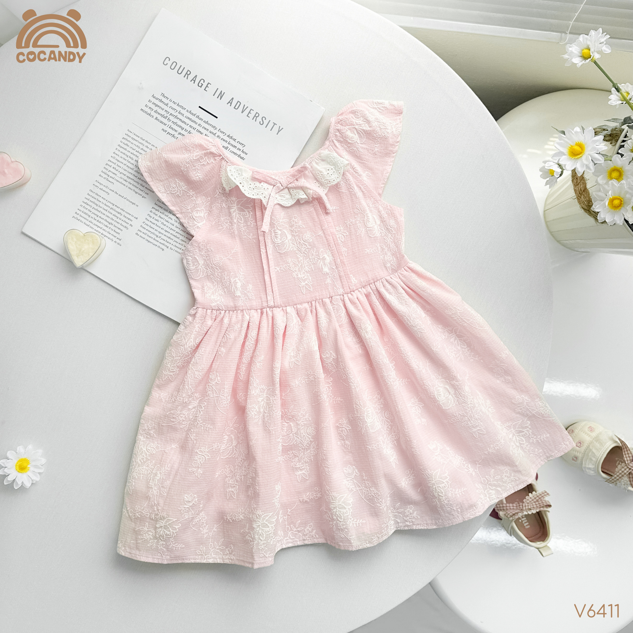 Váy cộc thô HỒNG hoa trắng cổ nơ ren