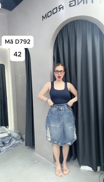 D792 Quần ngố rách bụi