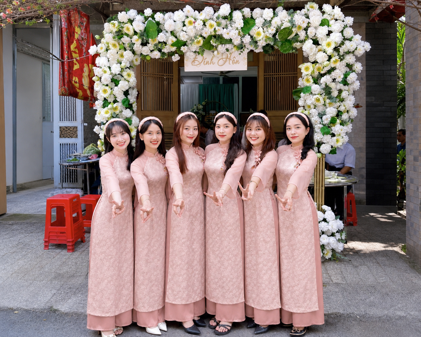 Áo Dài Bưng Quả Màu Hồng Châu Sa Tay Tơ 3 Hoa Vai_thumbnail_2