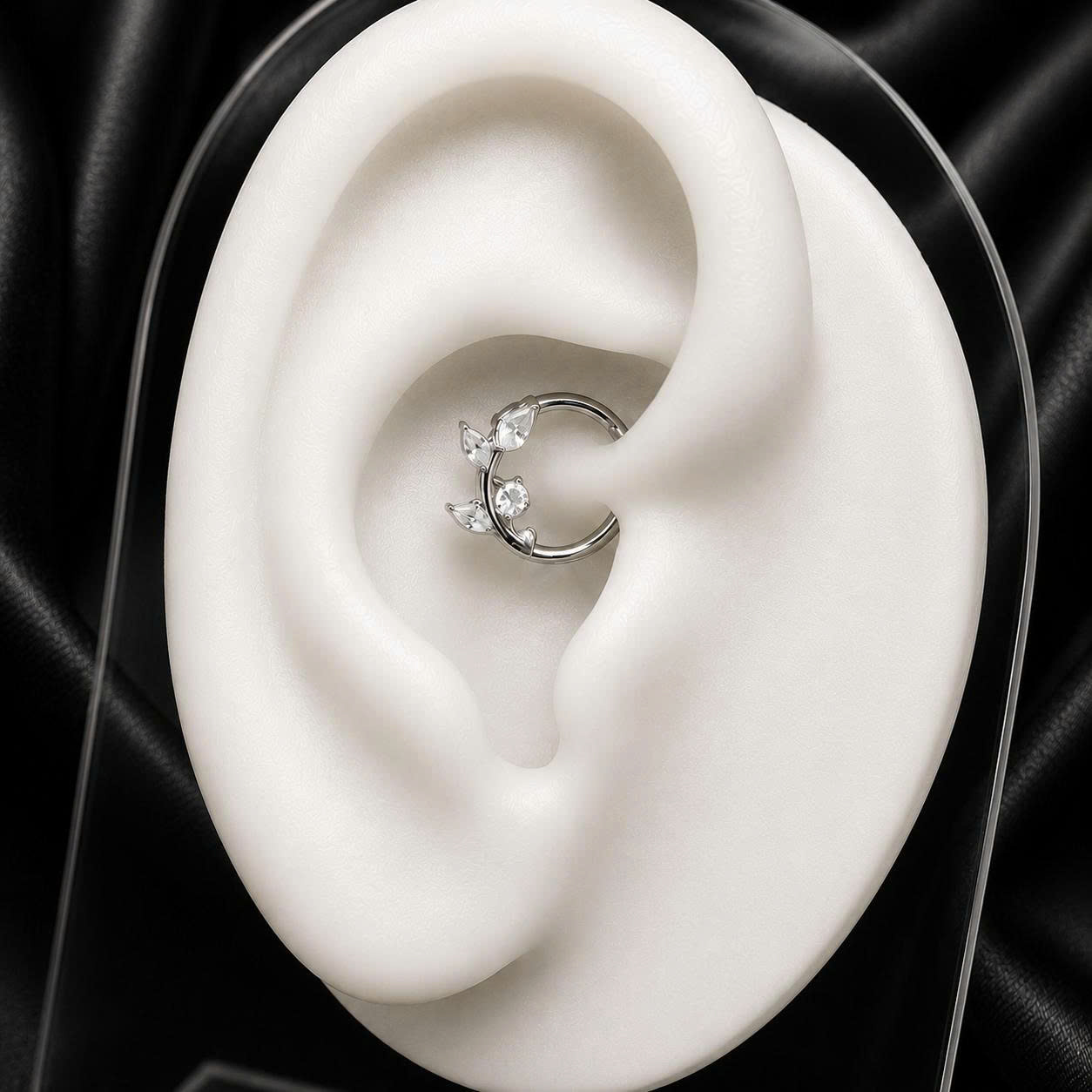 Daith titan vòm lá kim cương trắng 8mm_thumbnail_2