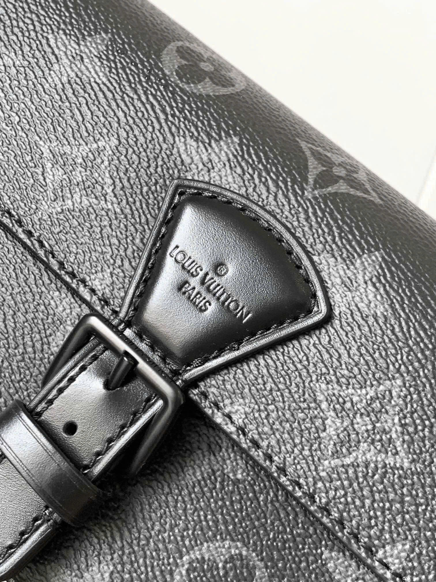 Túi đeo chéo LV Montsouris Wearable Wallet_thumbnail_4