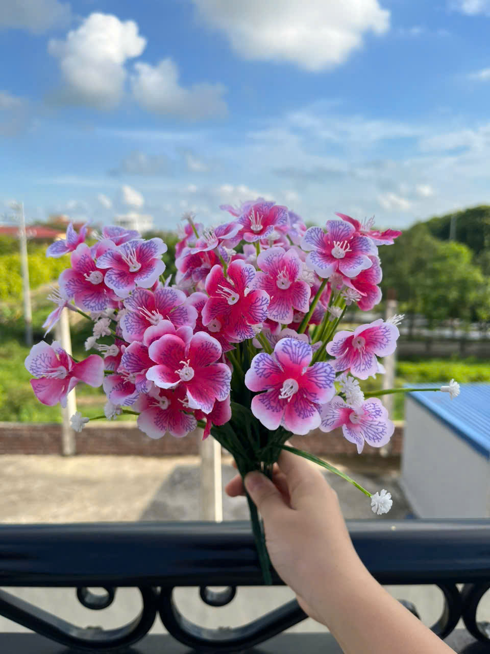 Cụm Thủy Tiên Hoa Lụa Cao Cấp Trang Trí Không Gian Thanh Lịch Bền Đẹp Không Cần Chăm Sóc