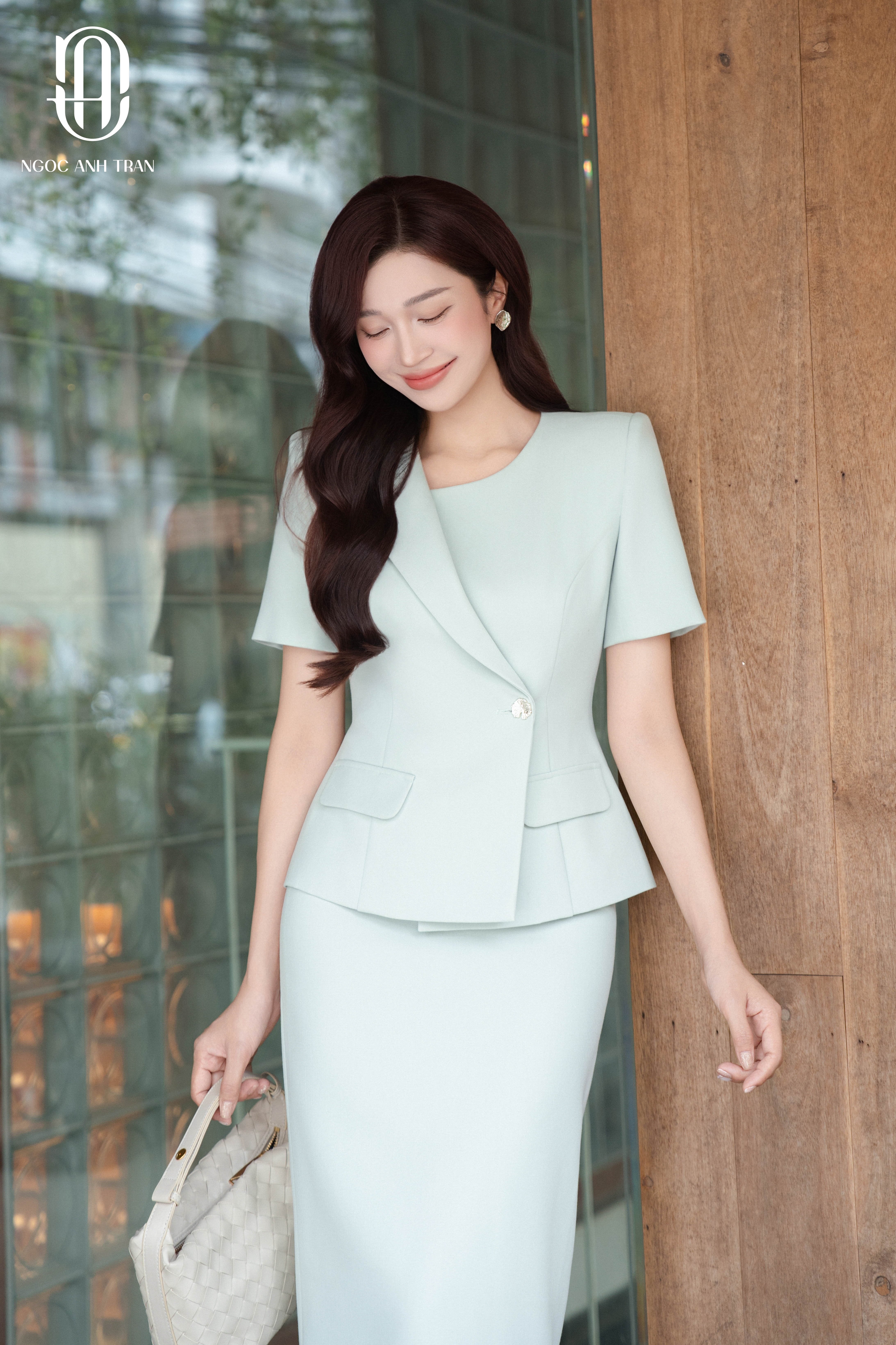 V076 - Áo vest xanh mint cúc lệch