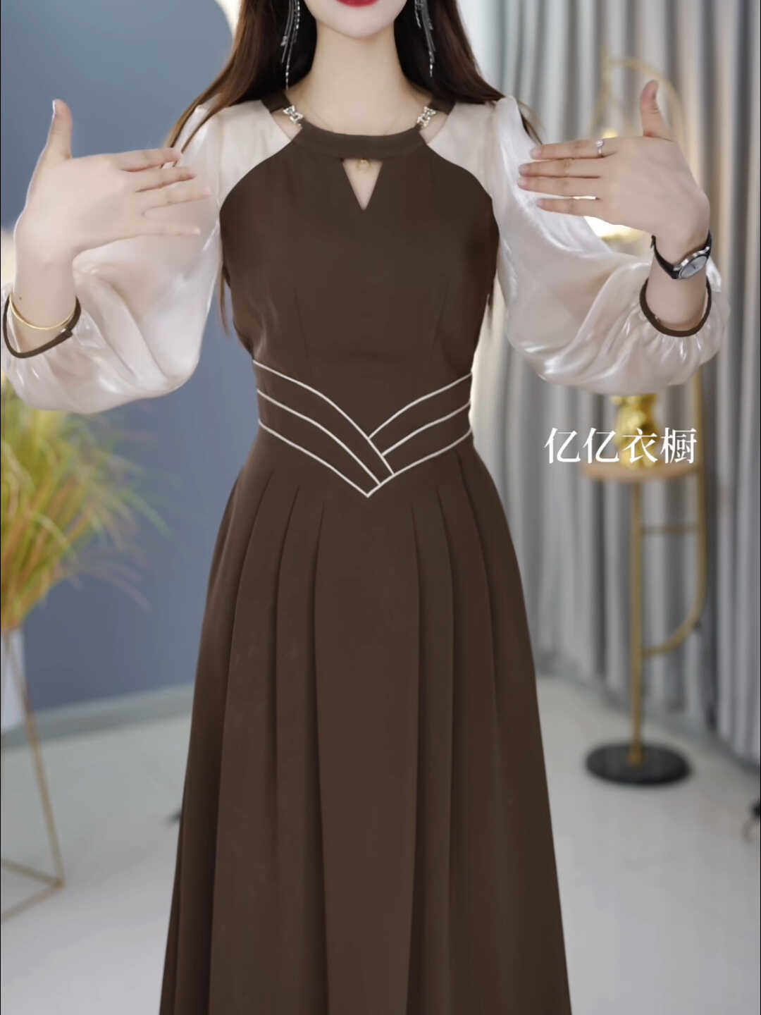 18404-Đầm xòe nâu phối tay voan trắng  viền eo cách điệu ( chất voan,lót thun , có túi)_thumbnail_1