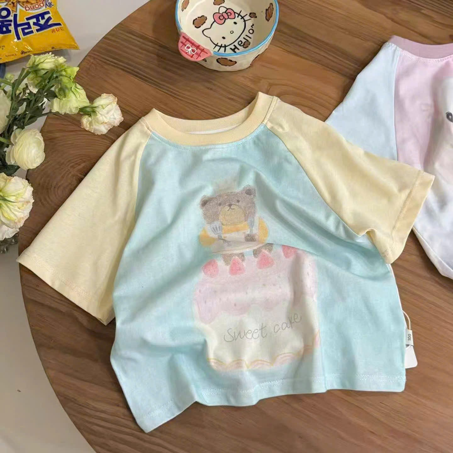 DX15- Áo thun màu xanh hoạ tiết bánh kem hãng DXJ (sz 90-130)