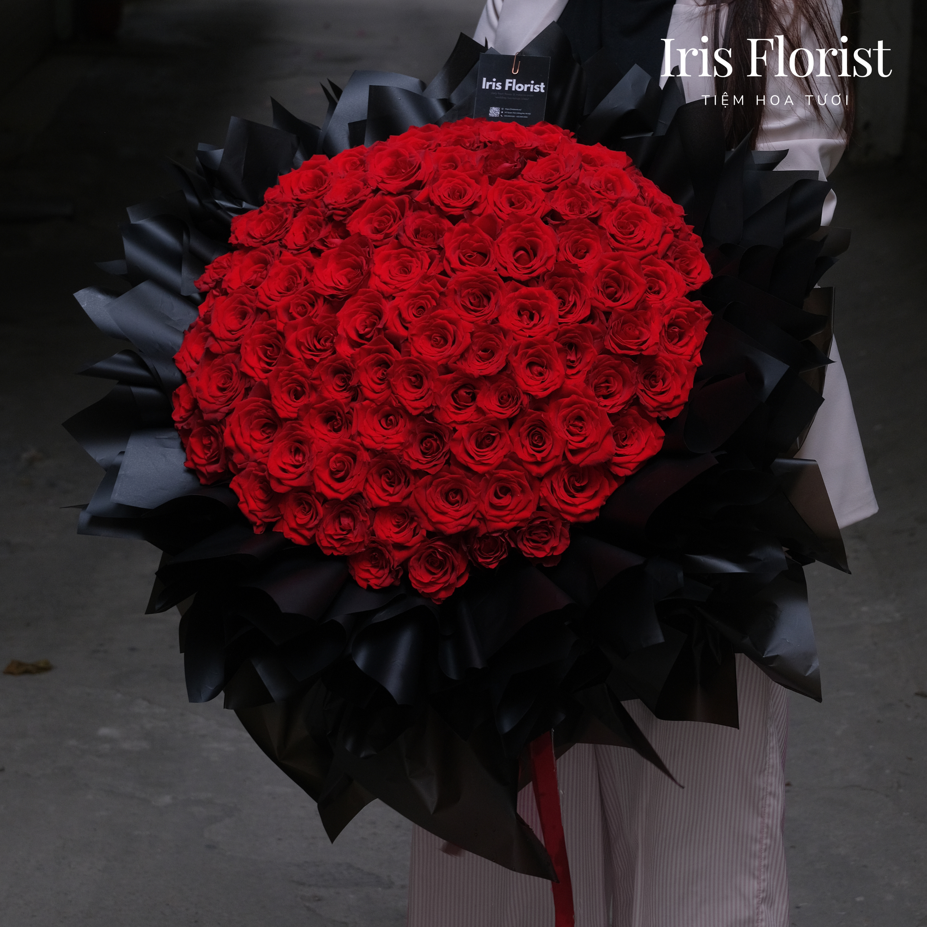 Bó hoa 99 bông hồng đỏ (bó cắm cốt xốp ẩm)