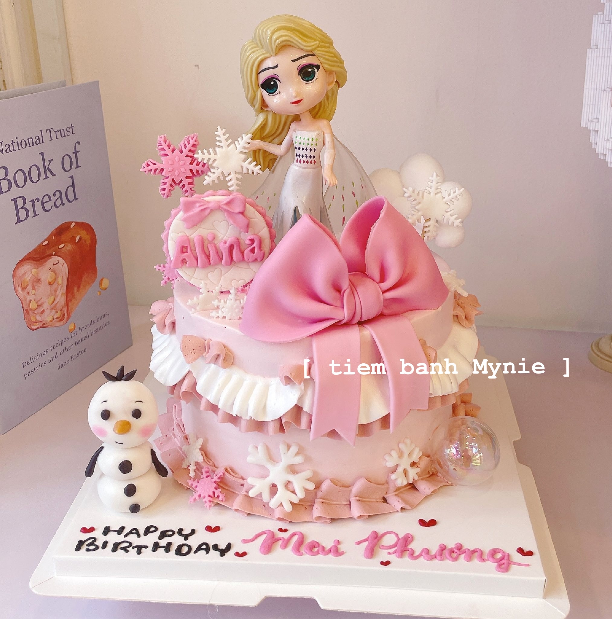 Bánh cho bé gái, tone hồng, chủ đề Công chúa tuyết Elsa