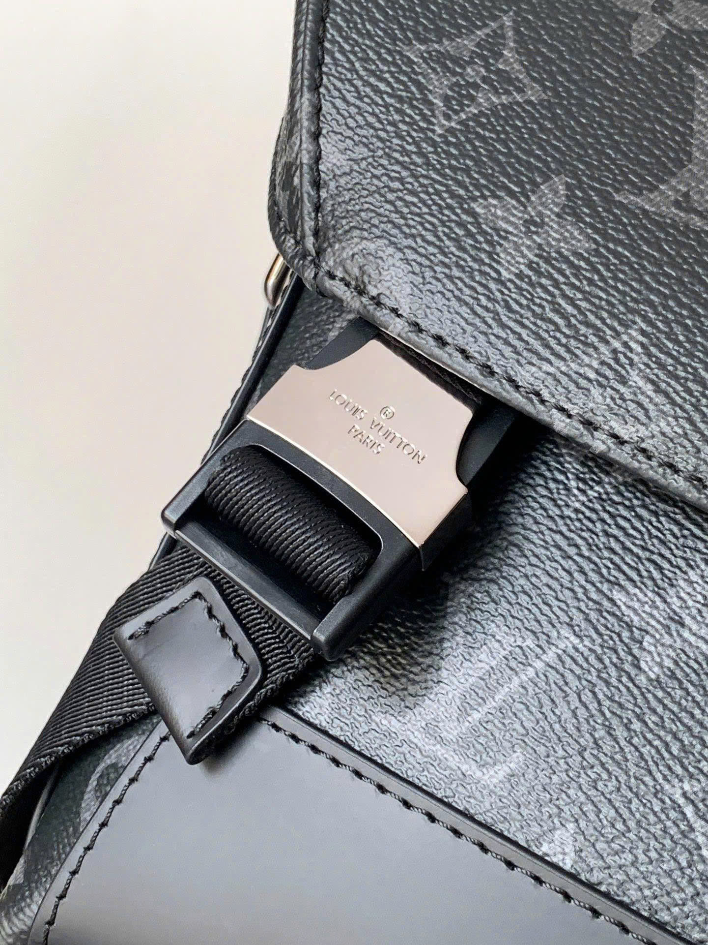 Túi đeo Louis Vuitton Messenger PM Voyager Monogram Eclipse_thumbnail_8