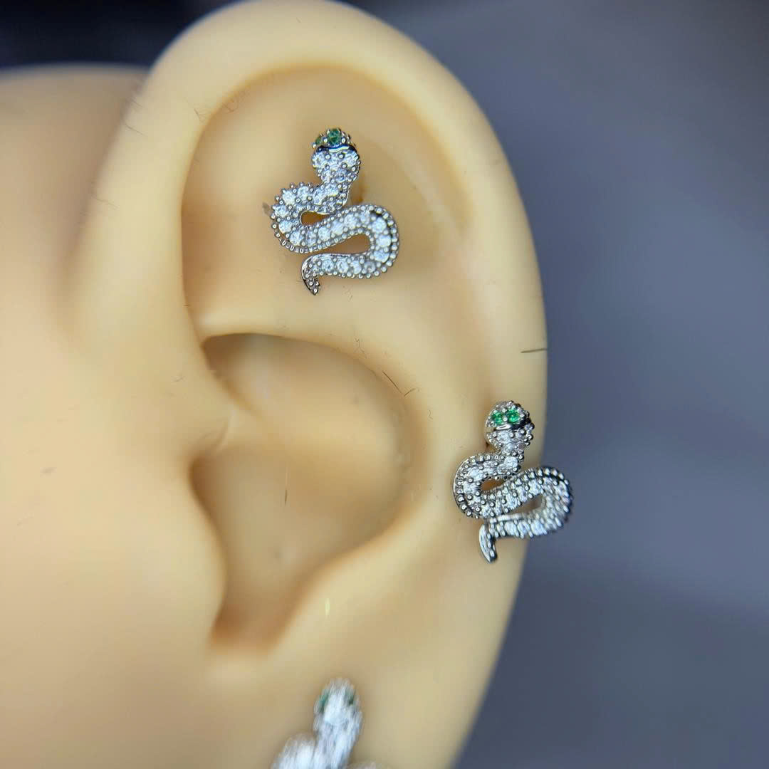Khuyên kiểu rắn mắt xanh thân liền đuôi bi vặn mảnh size nhỏ_thumbnail_3