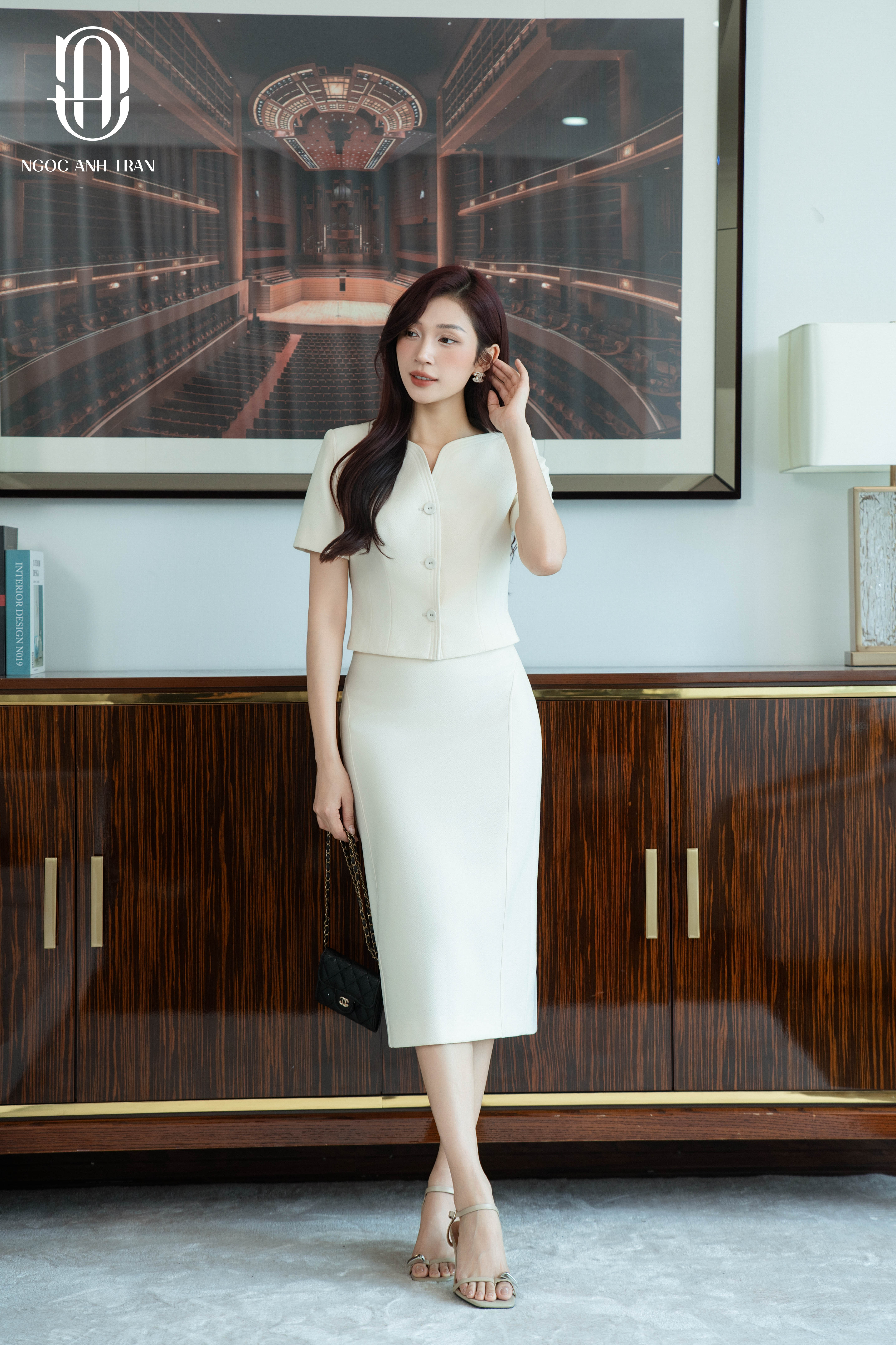 A276 - Set áo lửng trắng chỉ nổi cúc bọc phối chân váy trắng chỉ nổi