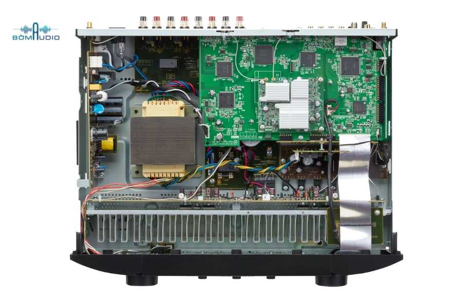 Amply Marantz NR1200 được thiết kế cao cấp với bộ vi sai kép
