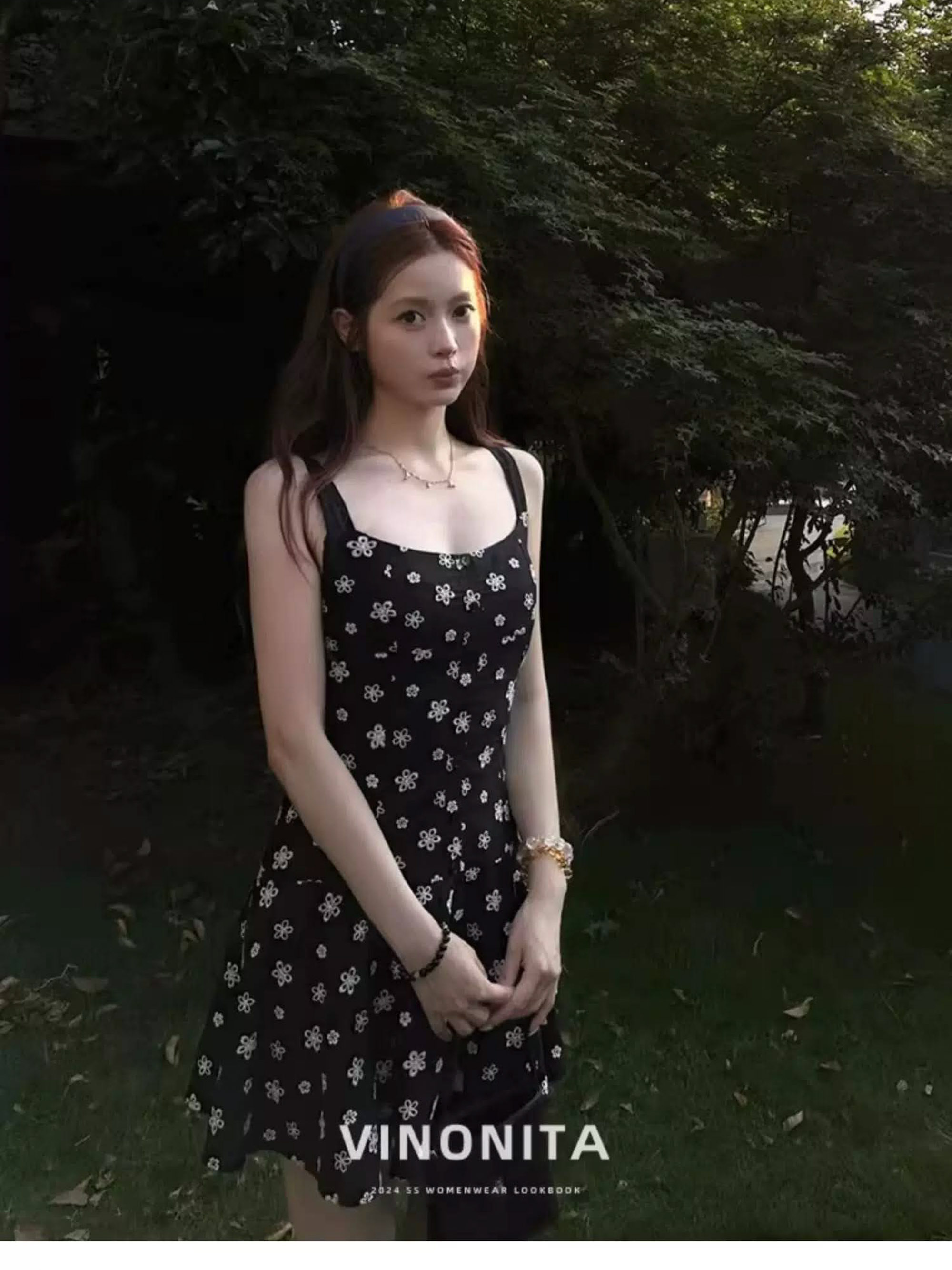 Váy thuê hoa trắng 2 dây dọc cúc hạ eo chân xòe