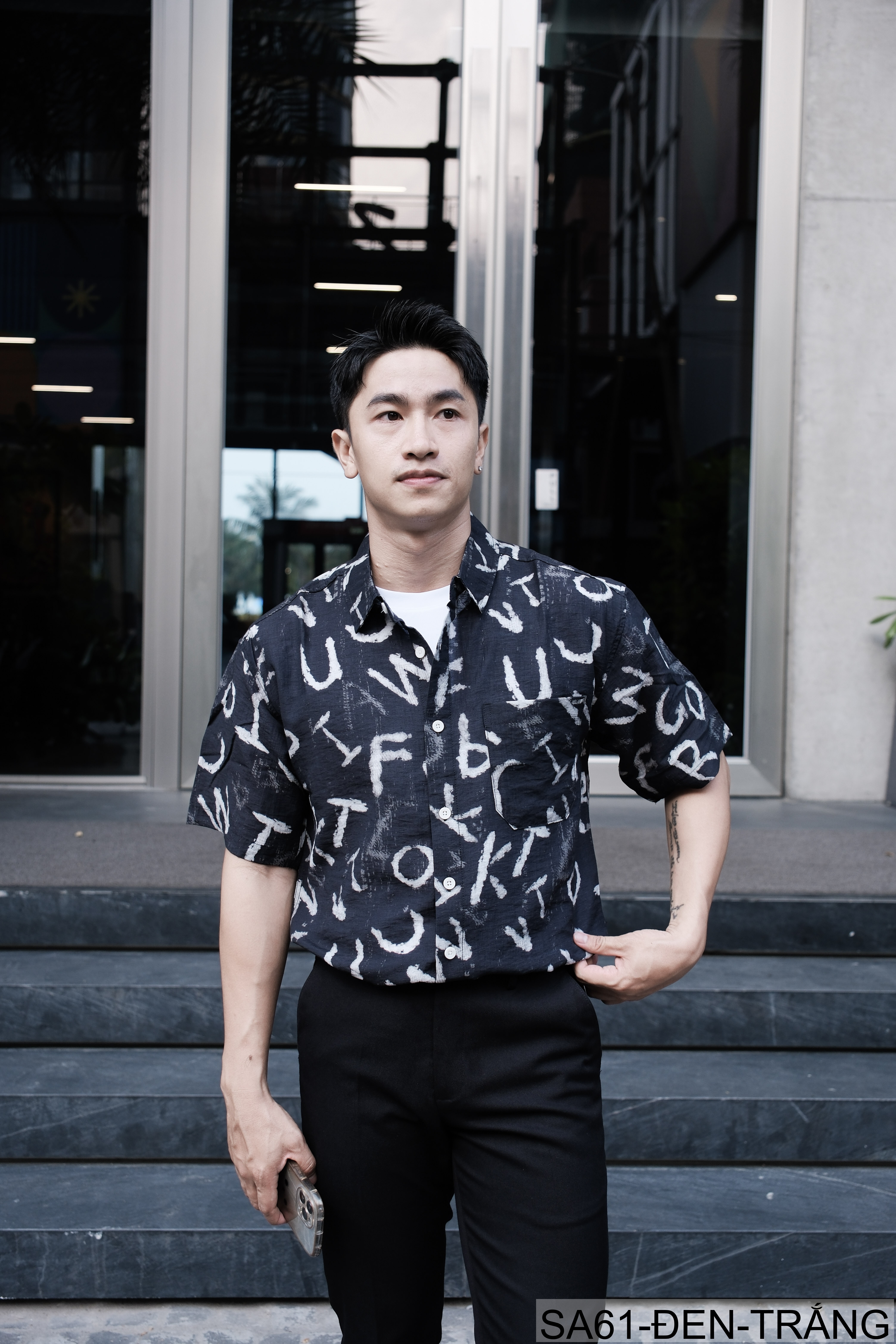 SA61 - Áo sơ mi nam tay ngắn in chữ nghệ thuật, form rộng, chất viscose mát mẻ, phối màu trắng đen_thumbnail_18