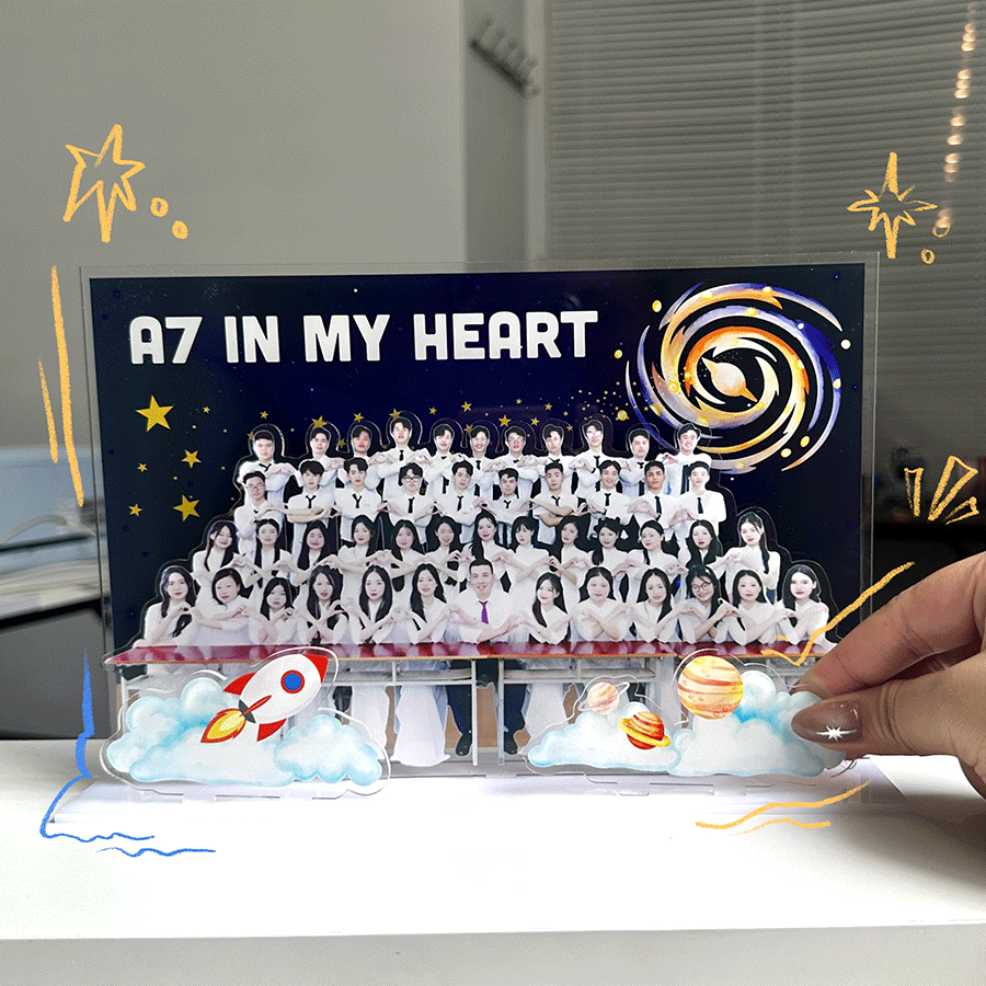Standee mica in ảnh, bối cảnh tập thể lớp, kỷ yếu, tặng bạn bè, thầy cô_thumbnail_2