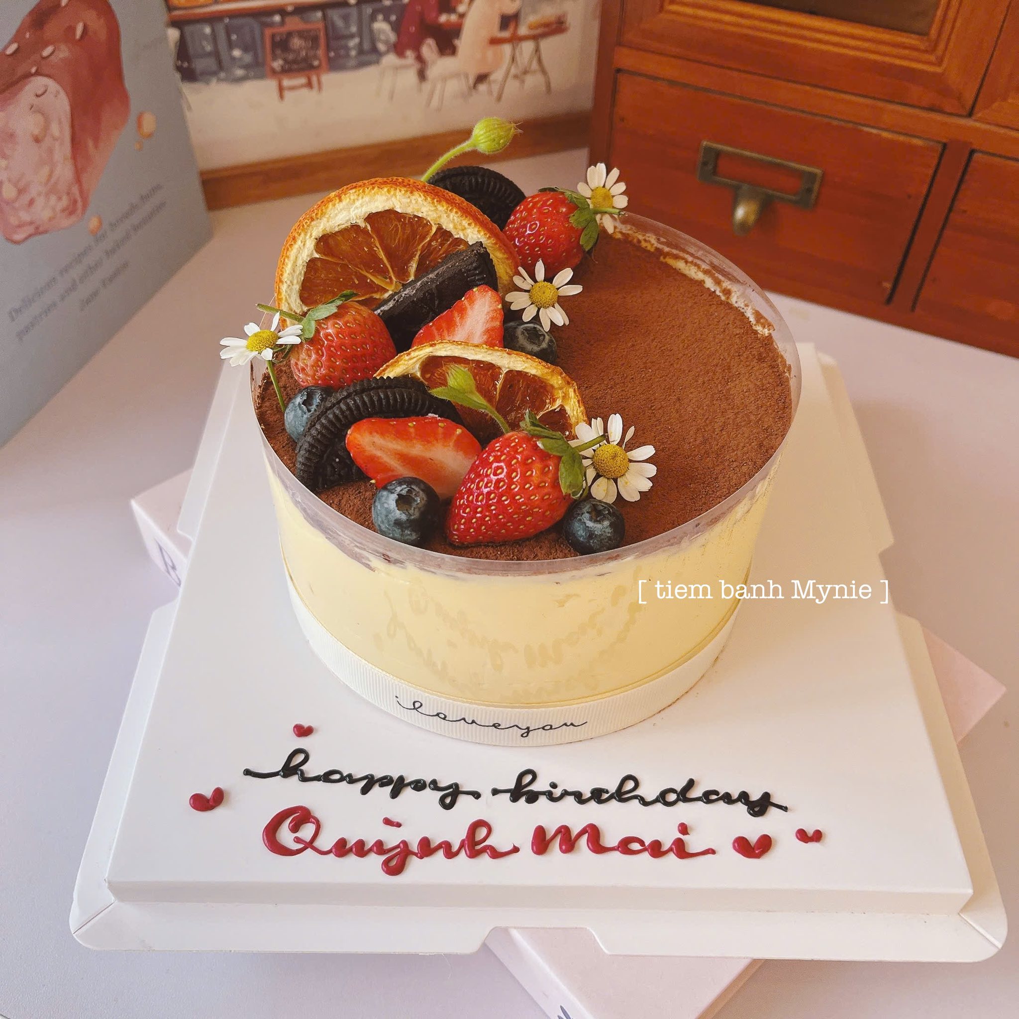 Bánh tiramisu trang trí dâu tây - TM003