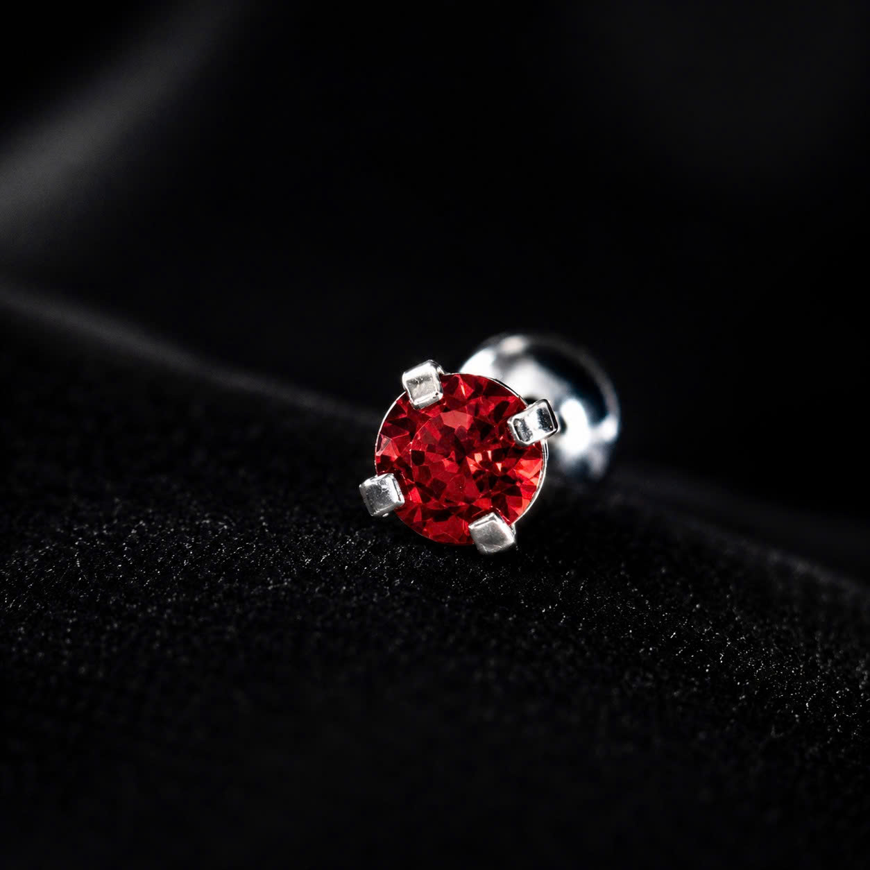 Khuyên kiểu kim cương đỏ 3mm