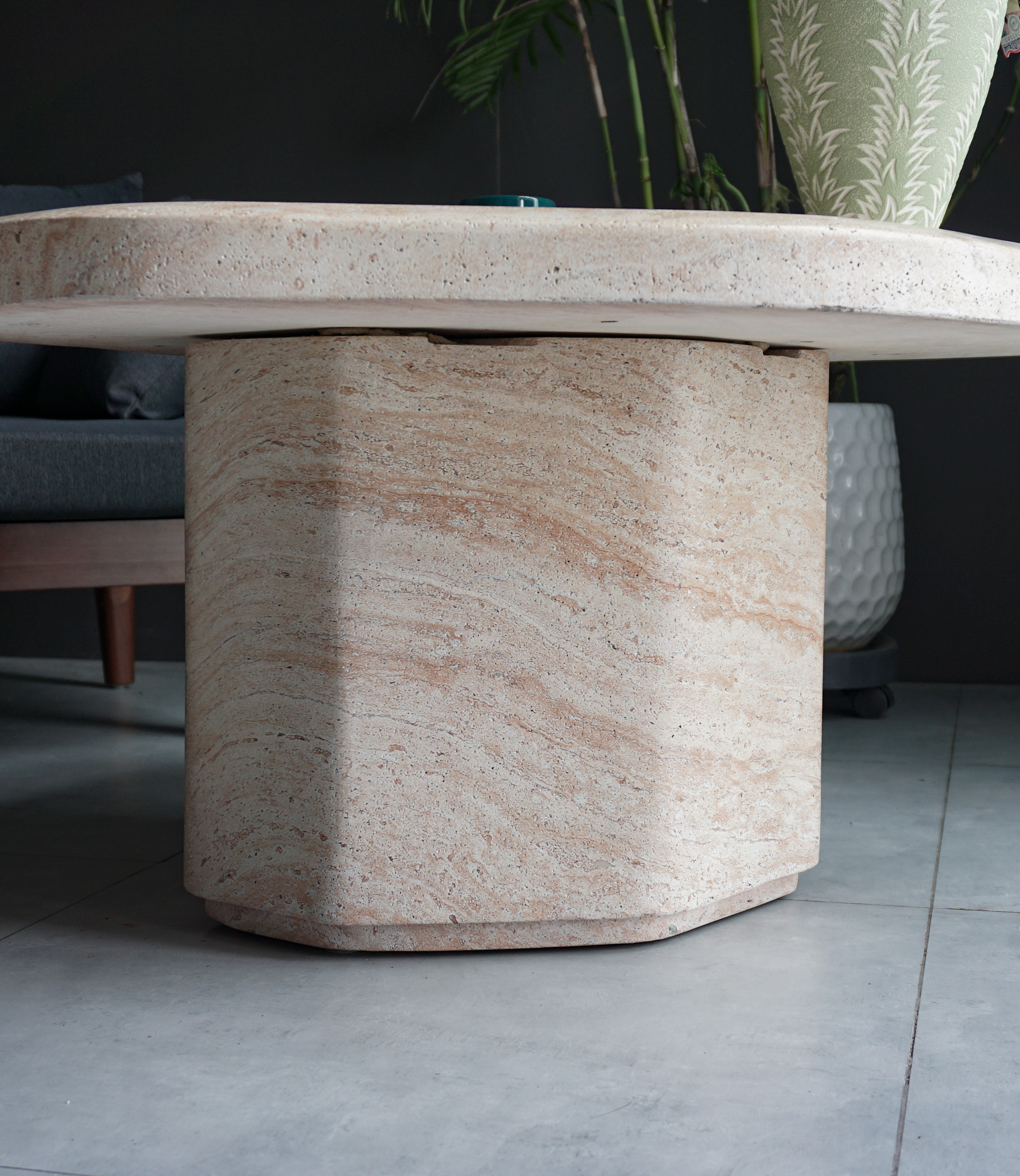 Bàn Trà PLECTRUM TRAVERTINE COFFEE TABLE - Đá Xi Măng