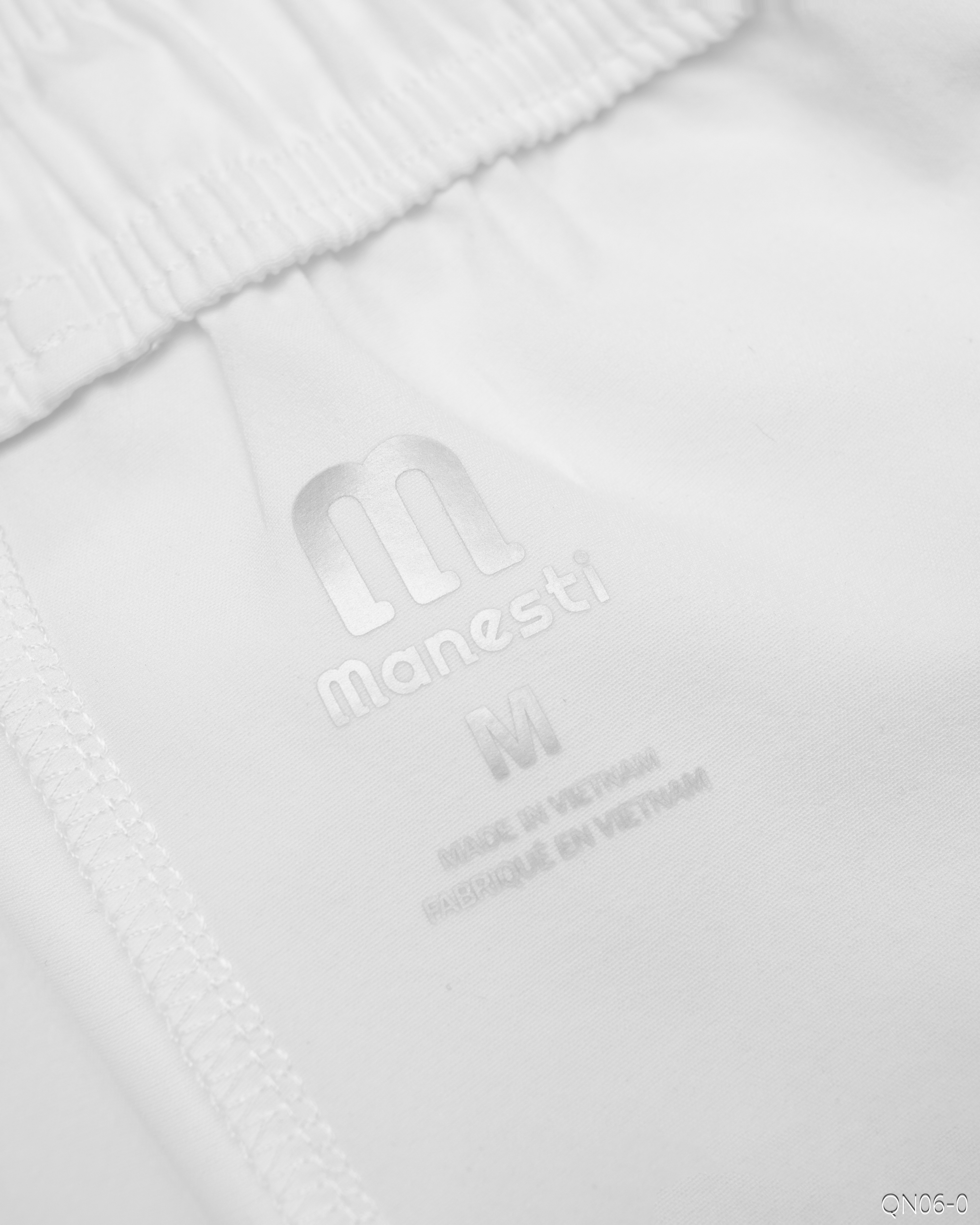 QUẦN NGẮN CHUN MANESTI GIÓ CHỮ m ĐEN CHẤM ĐEN_thumbnail_8