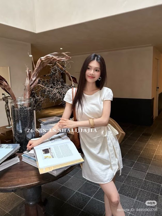Lucas - Váy cổ tròn cộc tay dáng ngắn xếp ly buộc nơ lệch 1 bên eo GENTLE