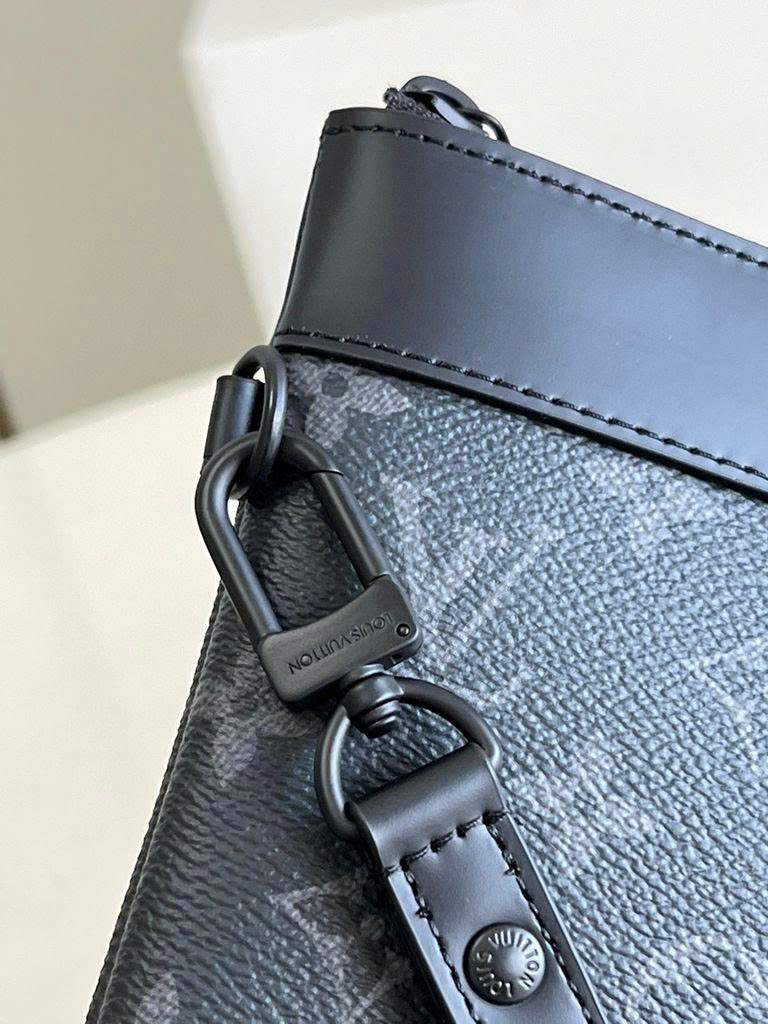 Túi Pochette To-Go Monogram Eclipse_thumbnail_3