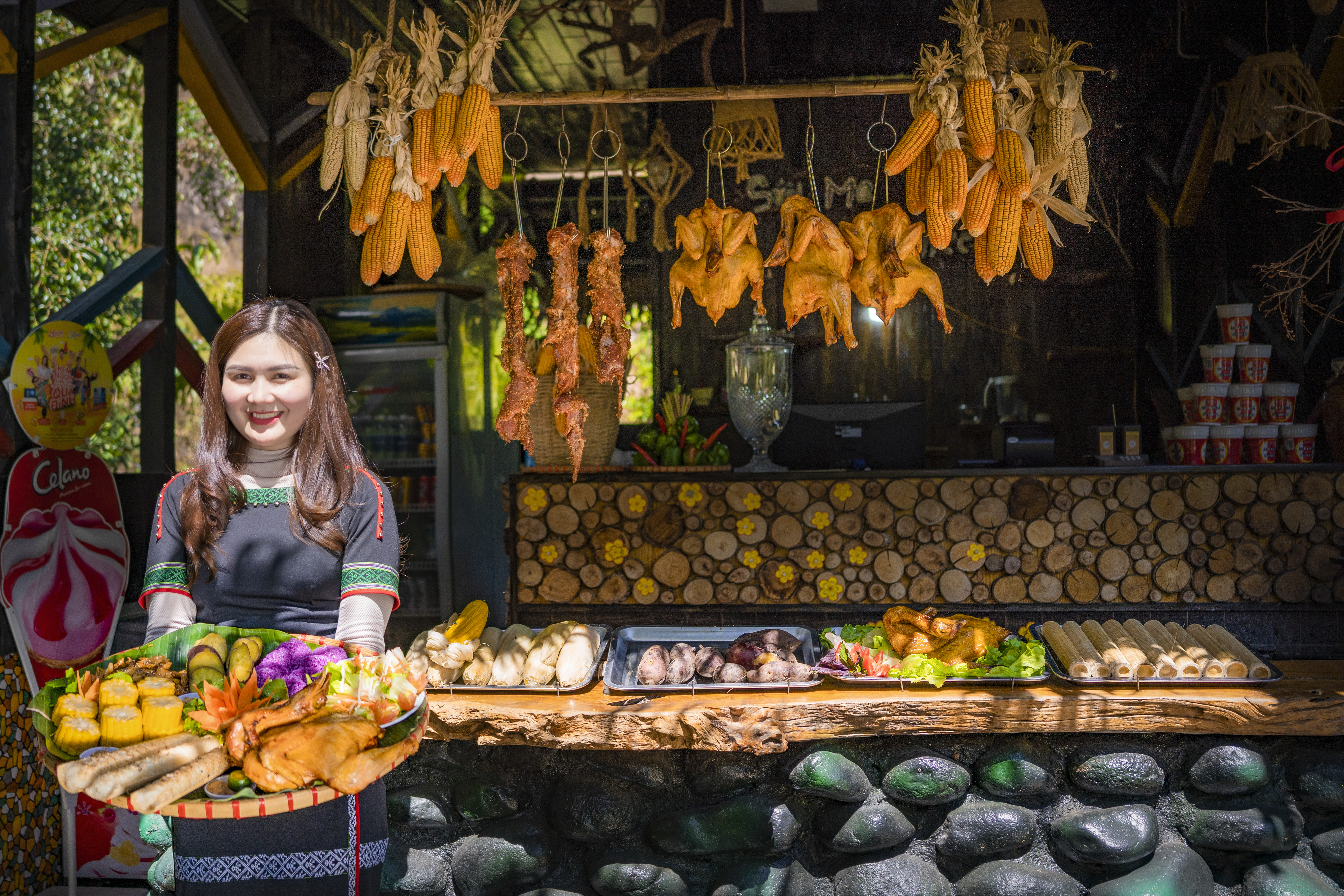 Gà Nướng Cơm Lam – Hương Vị Đại Ngàn Trong Hành Trình PiNi