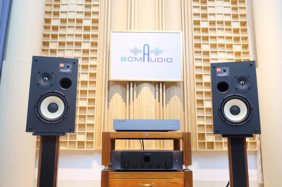 Hình ảnh chụp thực tế combo amply Marantz Model 30 + Network Player Cambridge AXN 10 + Loa JBL L82 Classic - B53 tại Bờm Audio.