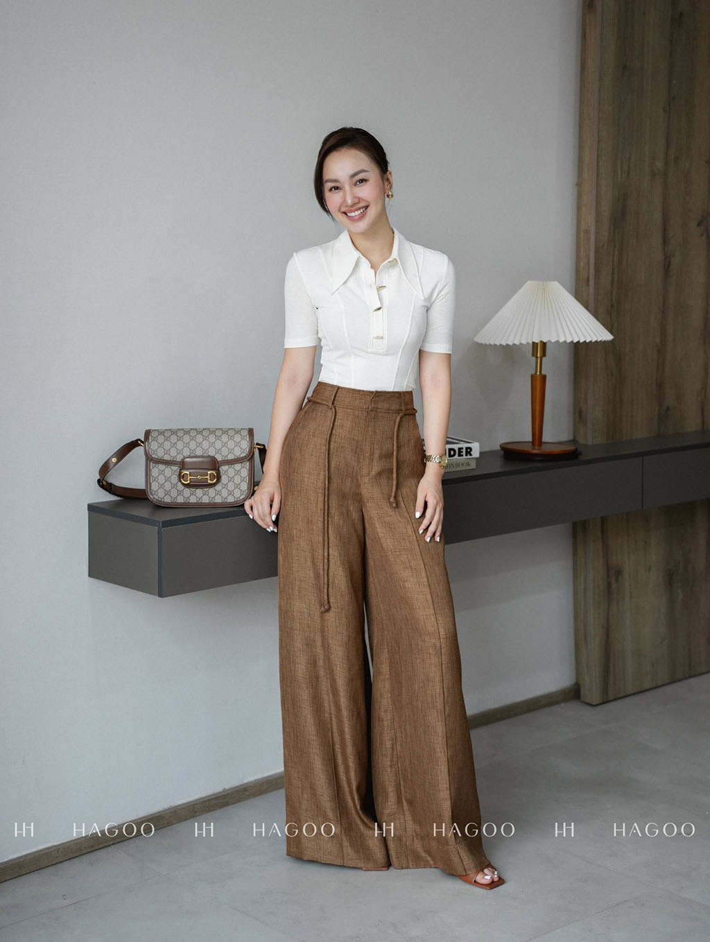 outfit trở nên cân bằng giữa nét hiện đại và sự mềm mại