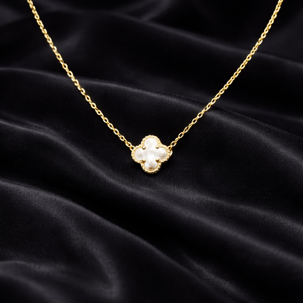 vòng tay titan mạ vàng vancleef charm hoa trắng nhỏ