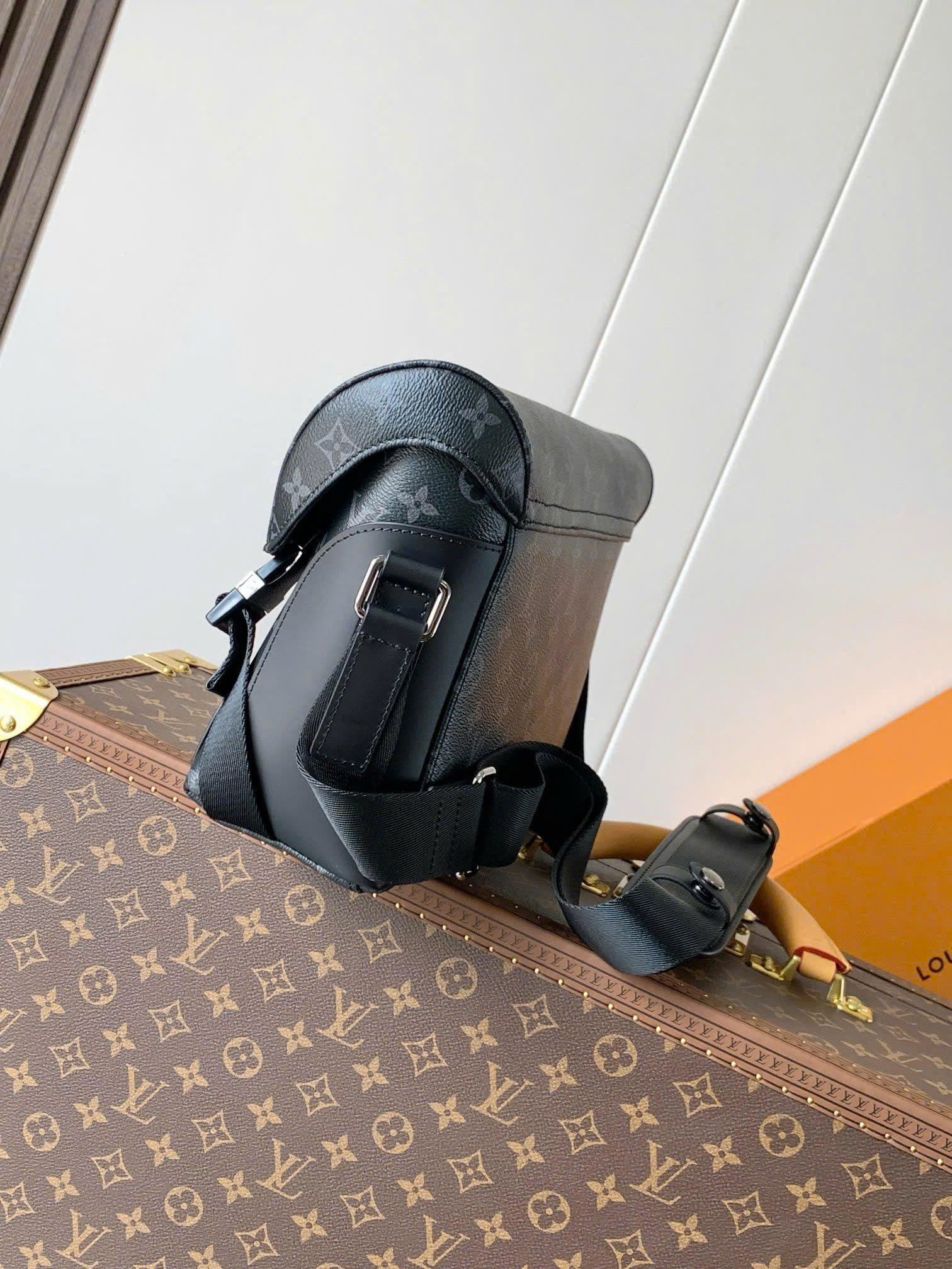 Túi đeo Louis Vuitton Messenger PM Voyager Monogram Eclipse_thumbnail_2