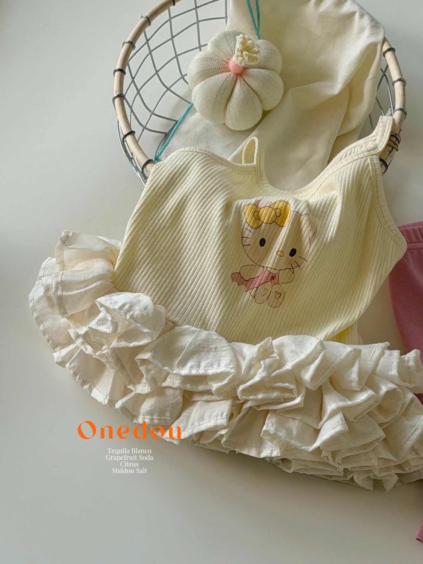 OD02 - Áo 2 dây kem hoạ tiết kitty viền bèo tầng hãng One Dou