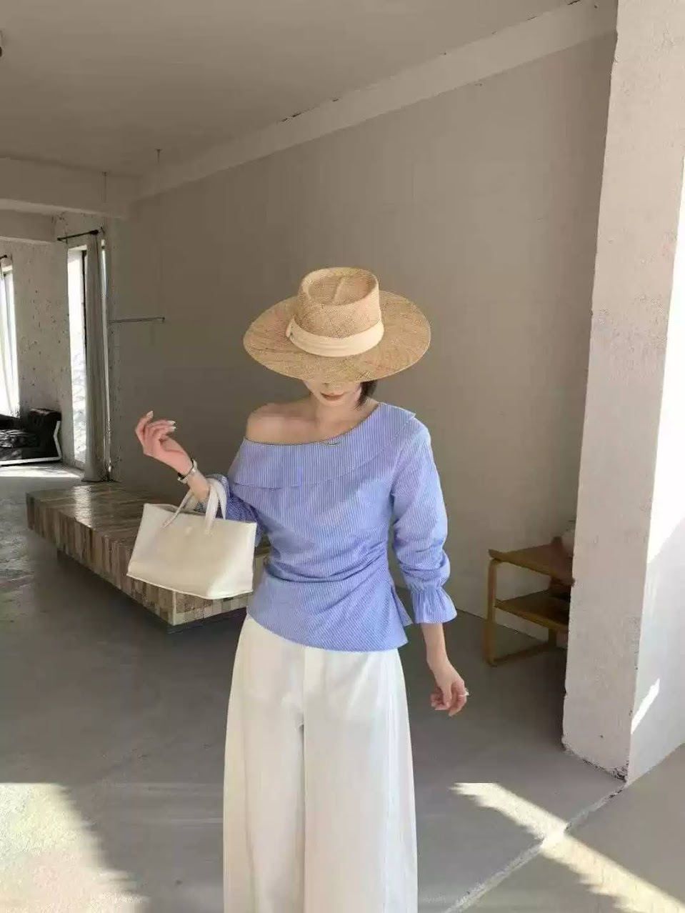 Áo sơ mi lệch vai SYL STUDIO vạt chéo sẻ 1 bên chun cổ tay loe_thumbnail_4