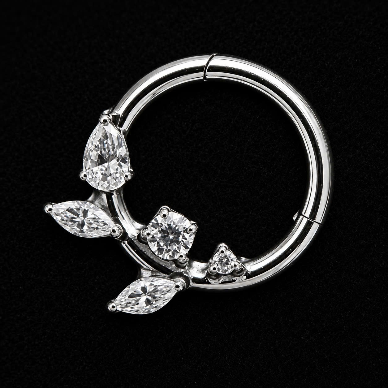 Daith titan vòm lá kim cương trắng 8mm
