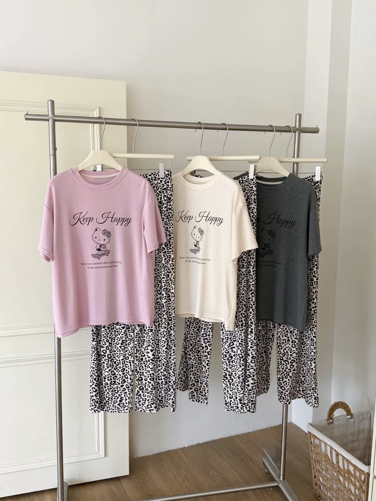 Set Kitty và thêu ngựa Hàn