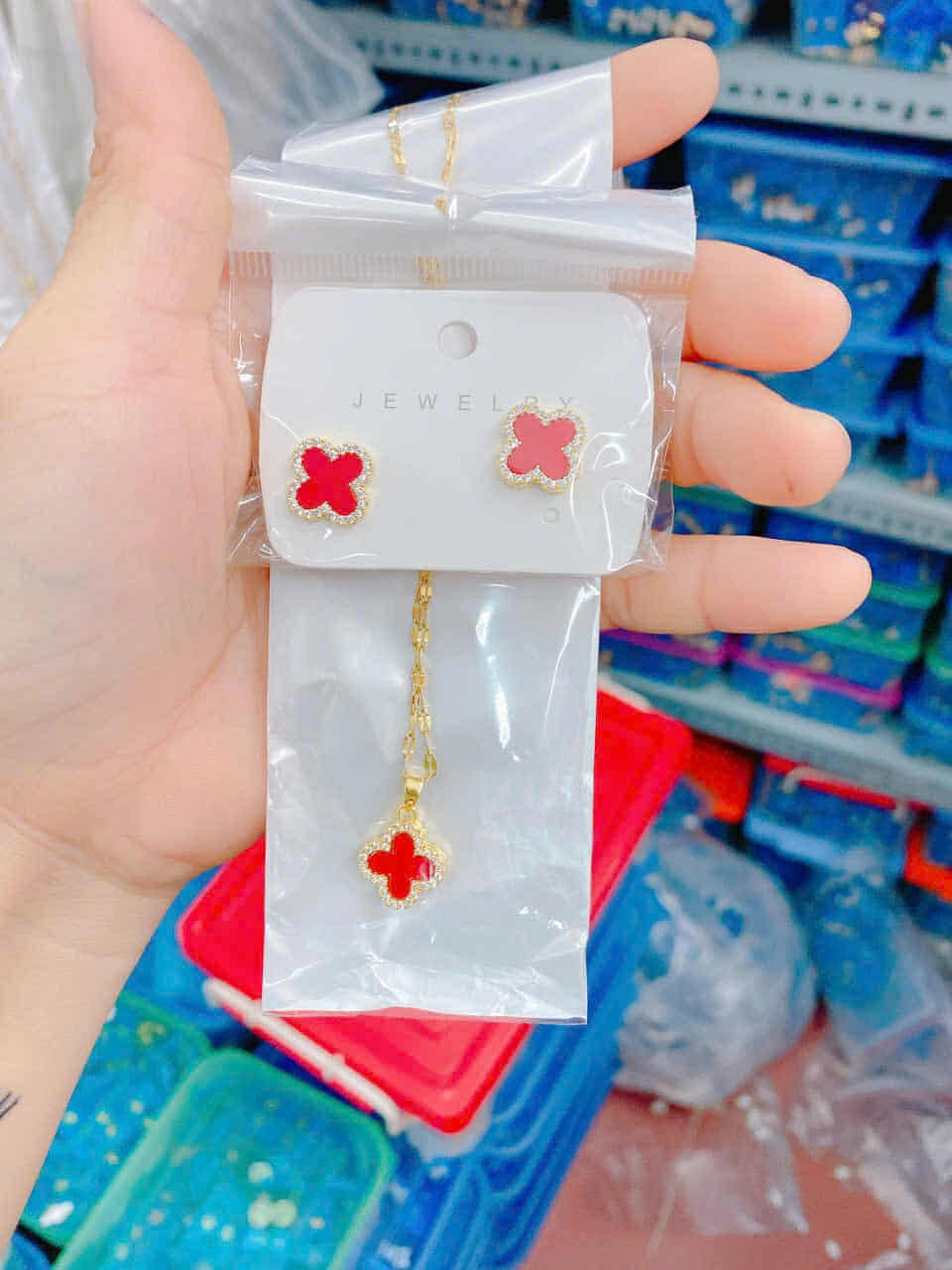 Sét  Bông Tai  + Dây Chuyền TiTan Đỏ