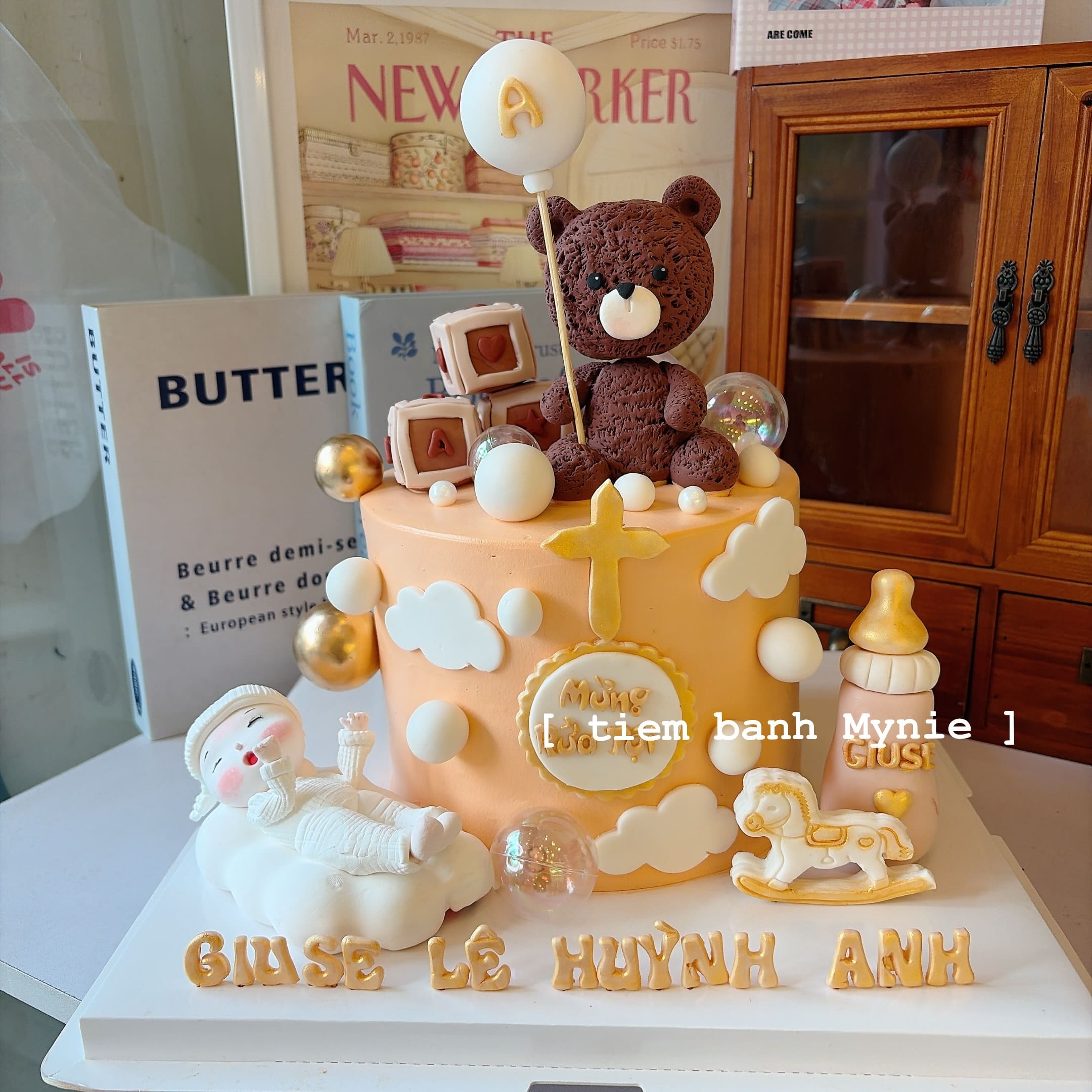 Mẫu bánh nặn gấu tone vàng