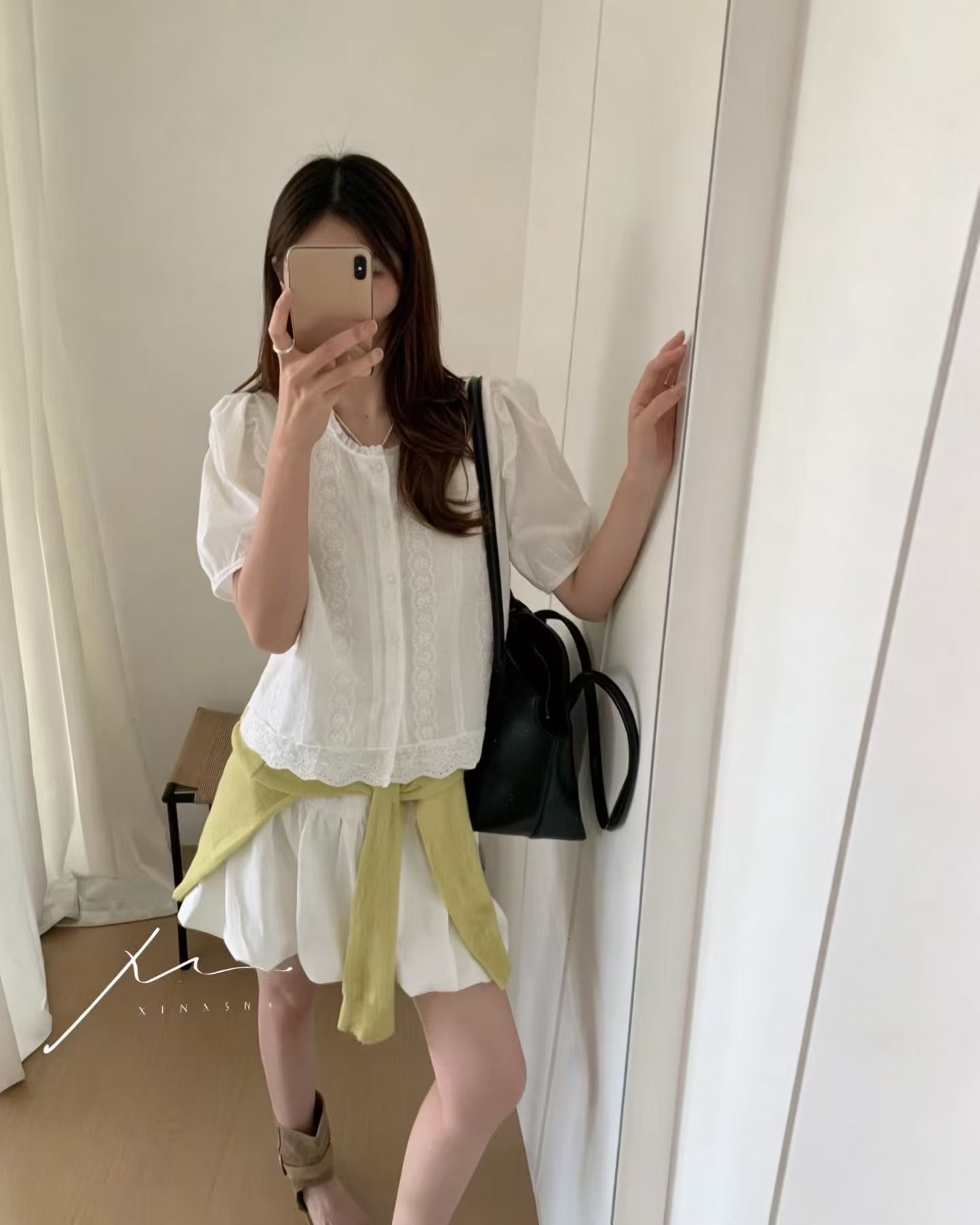 Áo sơ mi thô thêu cổ tròn tay bồng cộc tay thêu ren dọc áo, gấu lượn ngang áo_thumbnail_1