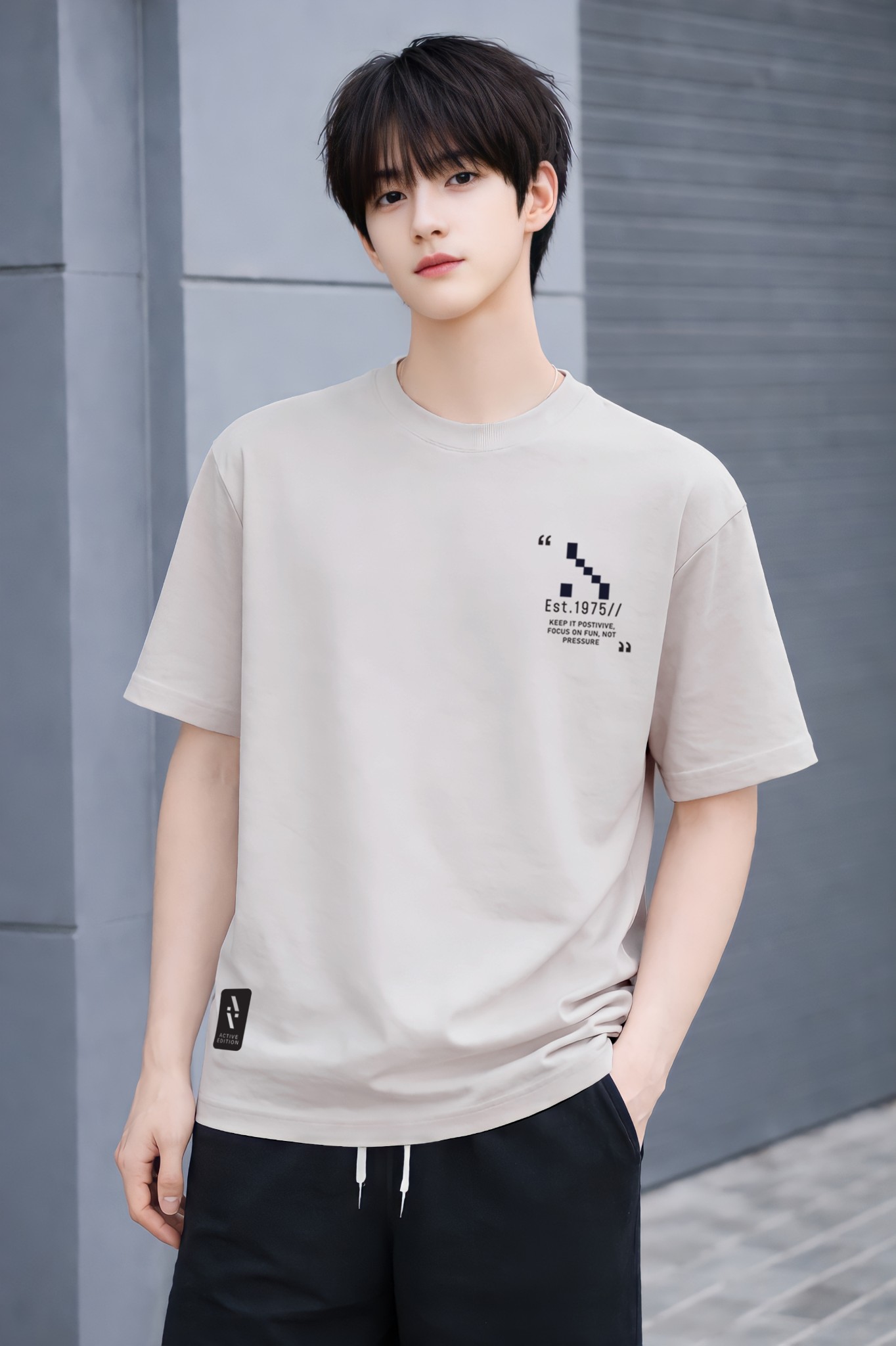 Áo phông dáng thường bé trai màu be in chữ