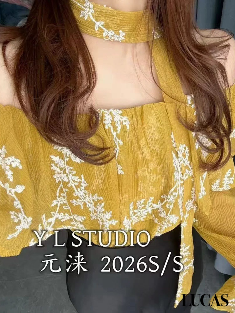 Áo sơ mi voan hoa trễ vai thêu hoa trắng + dây vải chun tay_thumbnail_5