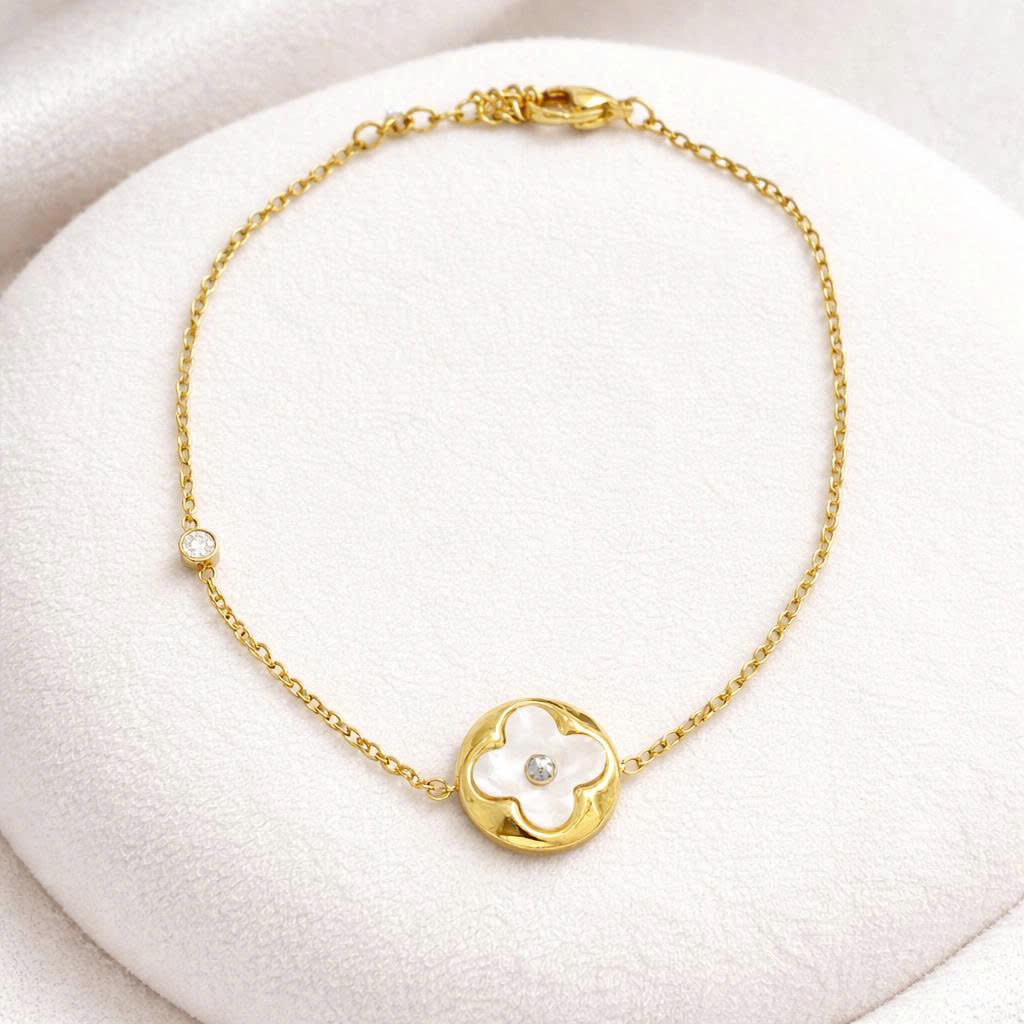 vòng tay titan vàng charm tròn khắc hoa bốn cánh trắng_thumbnail_1