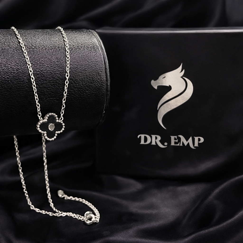 vòng cổ van cleef charm đen đính kim cương trắng to viền bi bạc