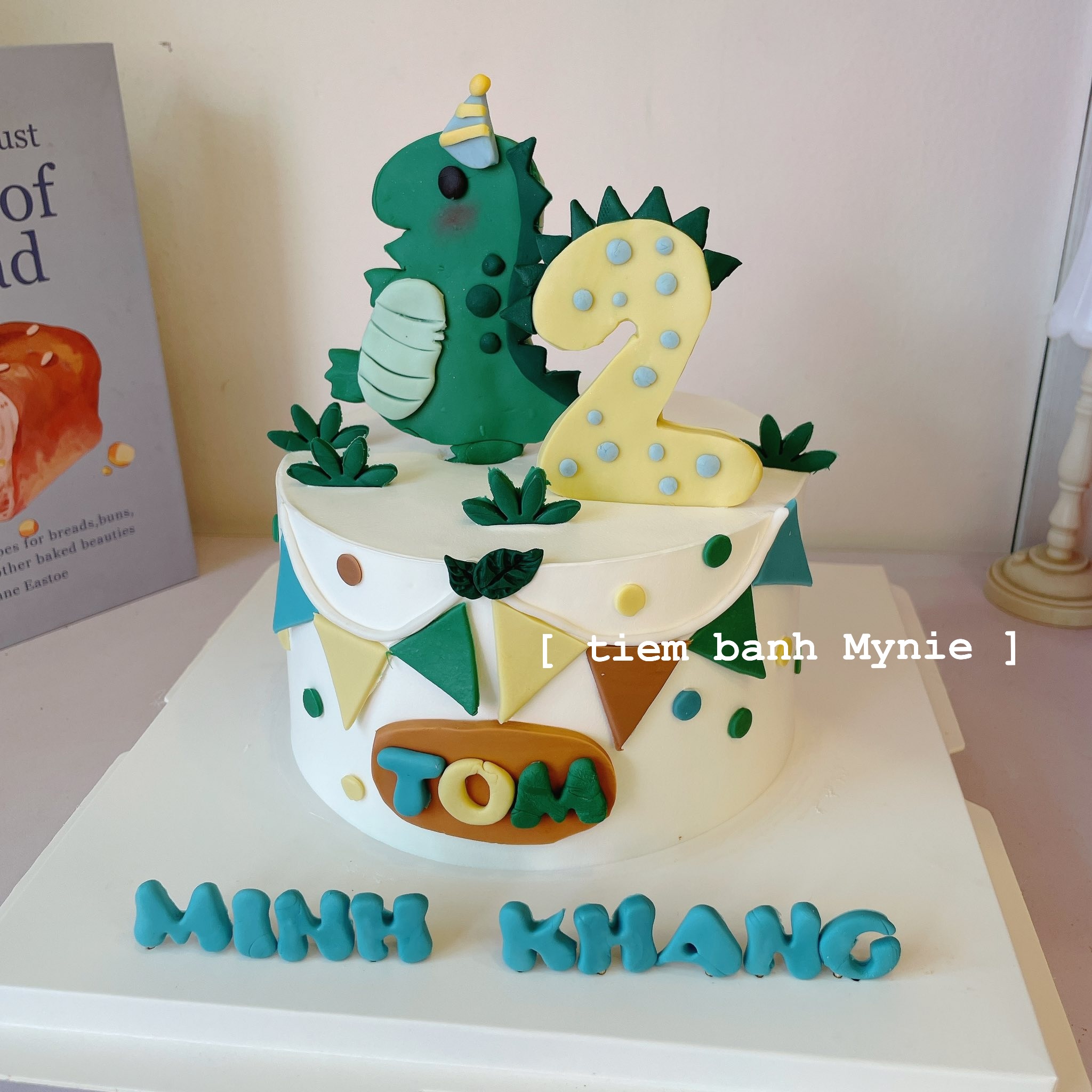 Bánh thôi nôi chủ đề khủng long cho bé trai