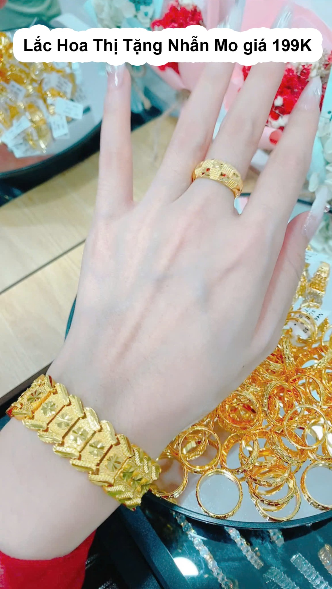Lắc Hoa Tim Tặng Nhẫn Mo