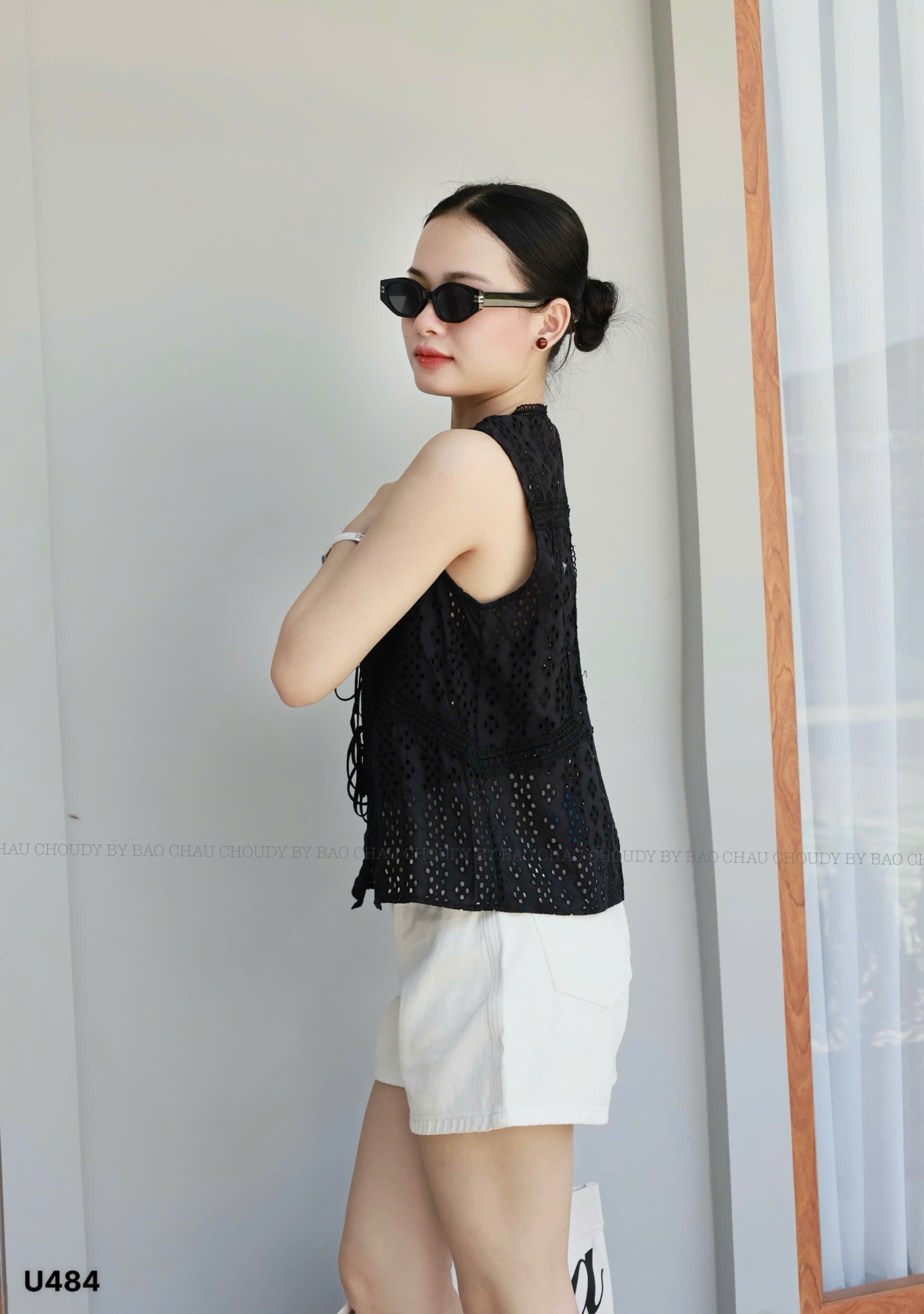 U484 ÁO ĐỤC LỖ 2 MÀU_thumbnail_8