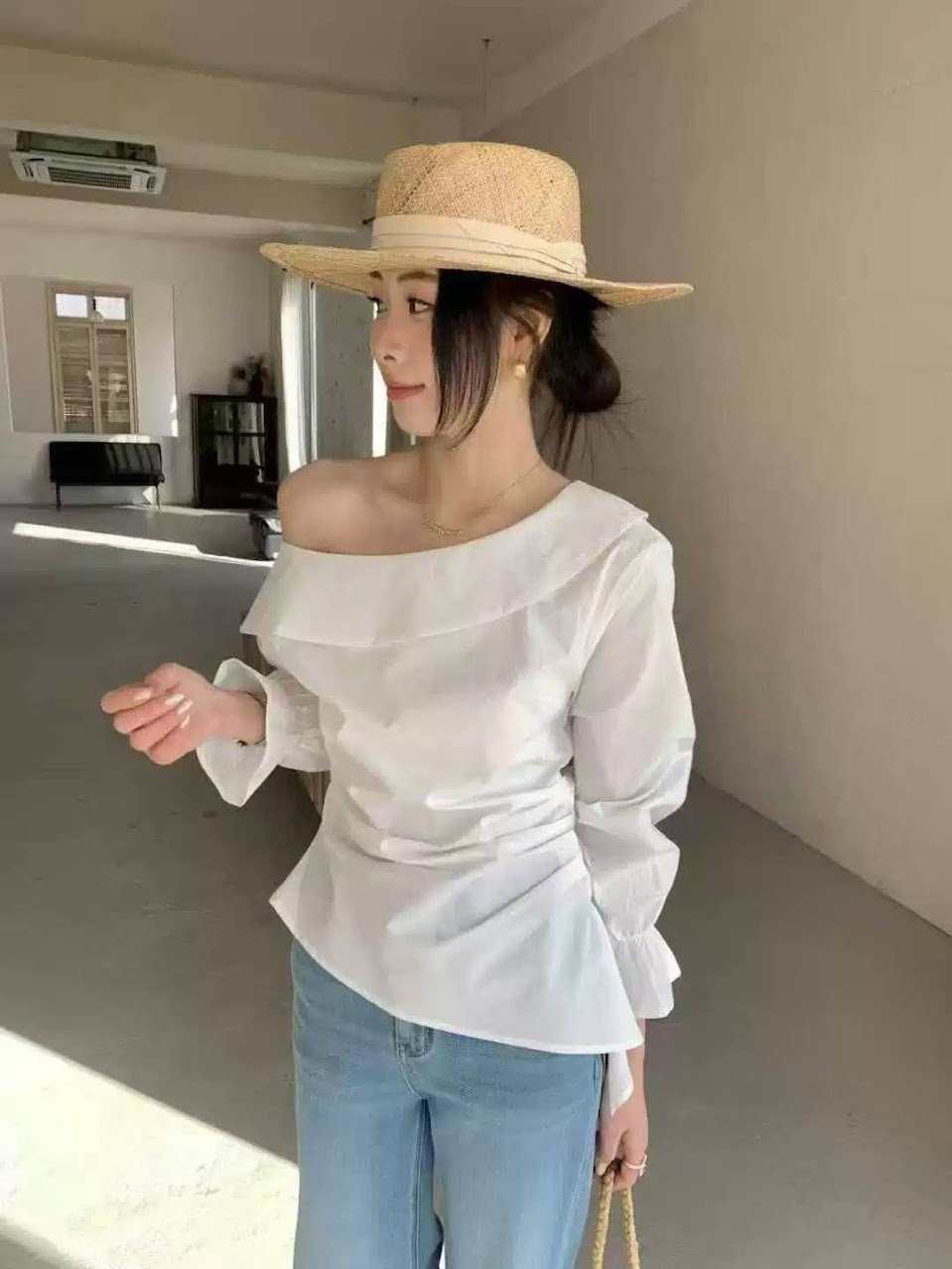 Áo sơ mi lệch vai SYL STUDIO vạt chéo sẻ 1 bên chun cổ tay loe_thumbnail_1