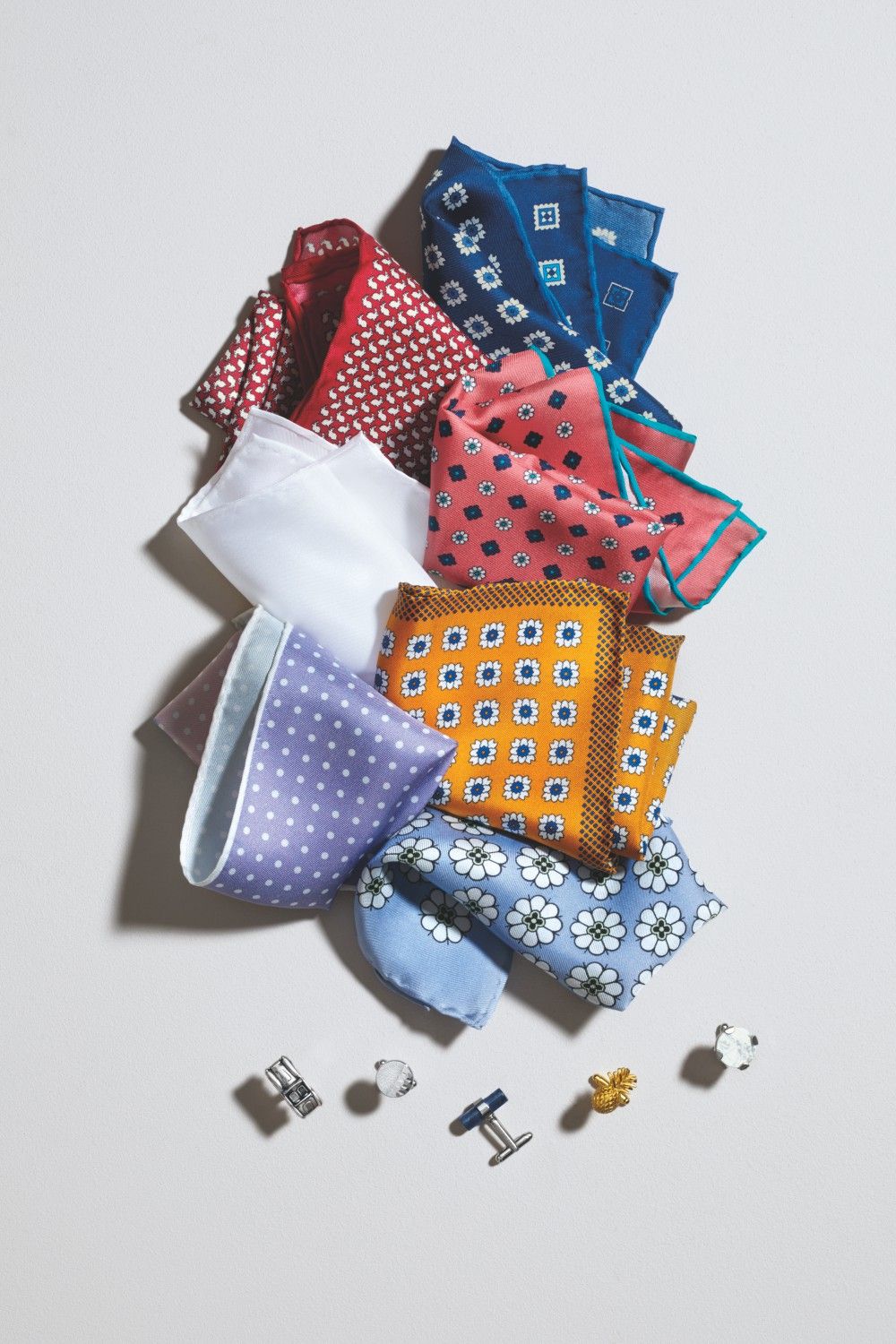 Nghệ Thuật Gấp Khăn Cài Túi Áo Vest (Pocket Square) Thể Hiện Đẳng Cấp Classic Menswear