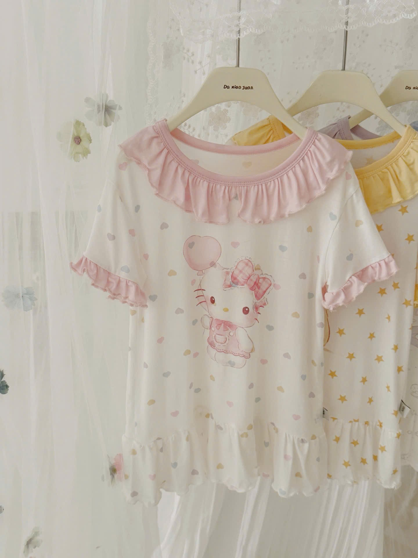 V34 - Váy ngủ cổ bèo hoạ tiết kitty hồng hãng Hey Honey