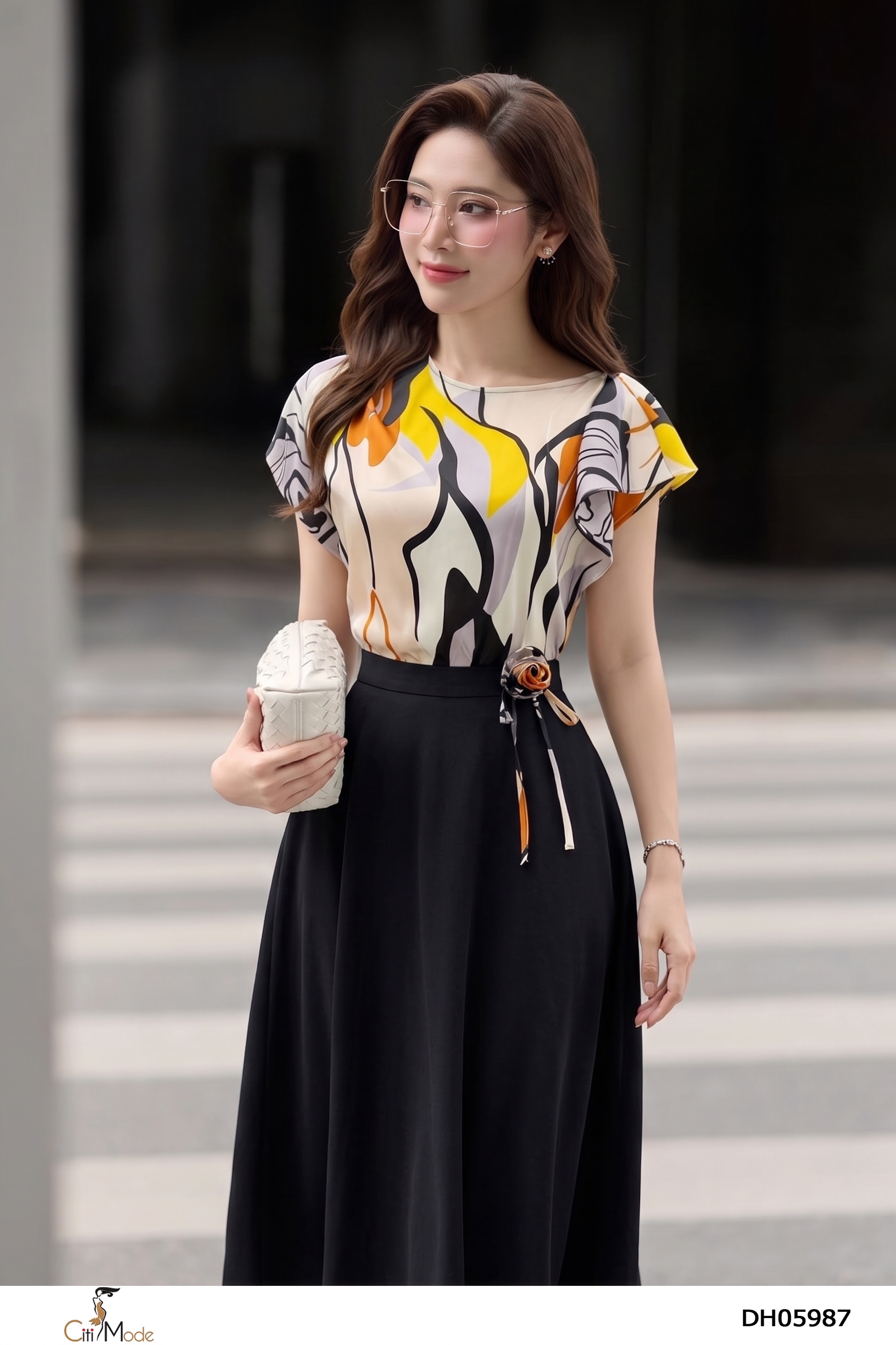 Đầm xòe đen phối hoạ tiết tay chờm eo đính hoa_thumbnail_3