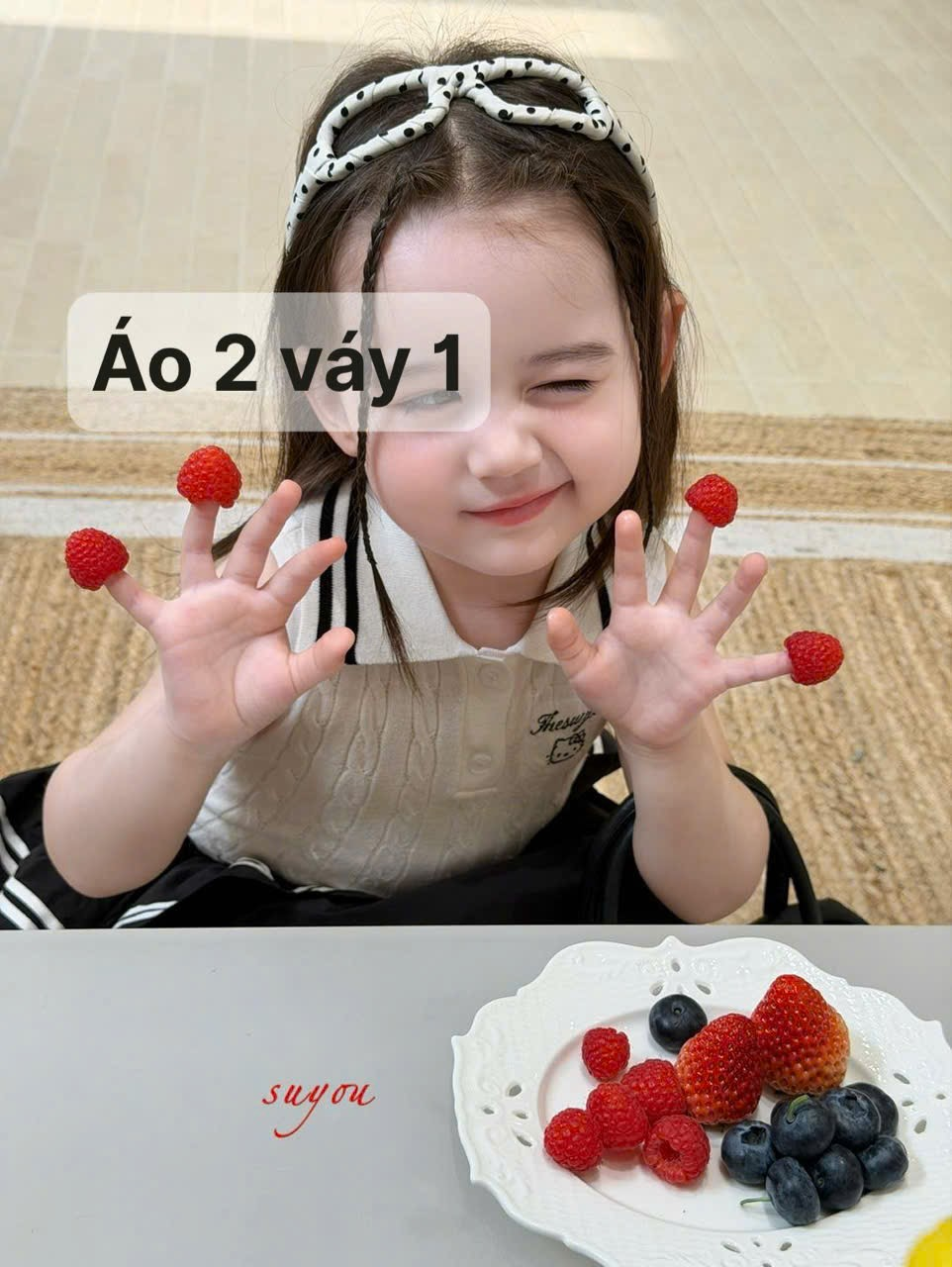 SU85 - Chân váy đen viền trắng hãng Suyou