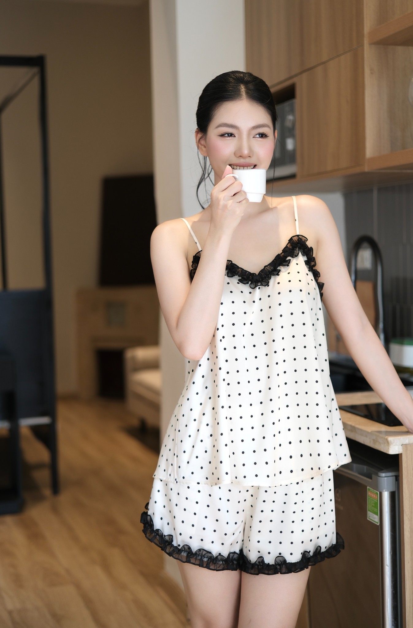 Bộ Lụa Áo 2 Dây Quần Cộc BN679