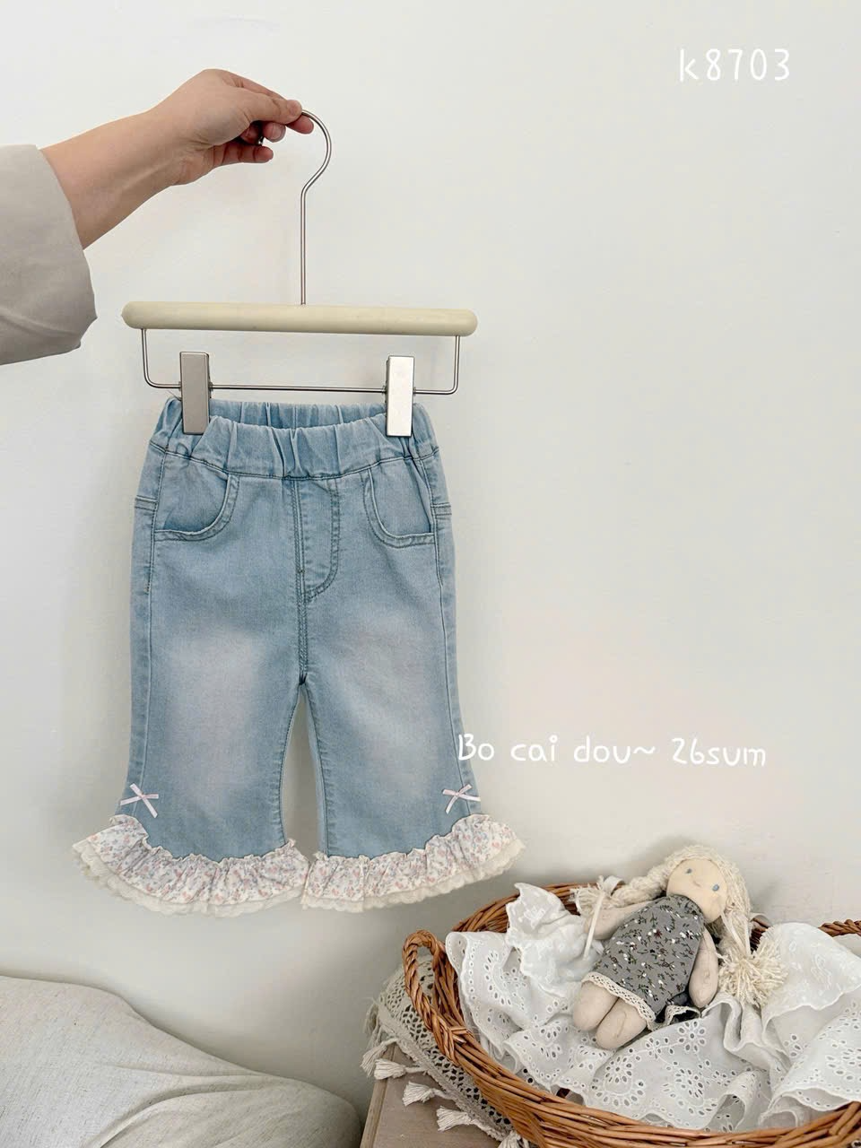 BD03 - Quần bò lửng ống loe gấu bèo hoa nhí hãng BD